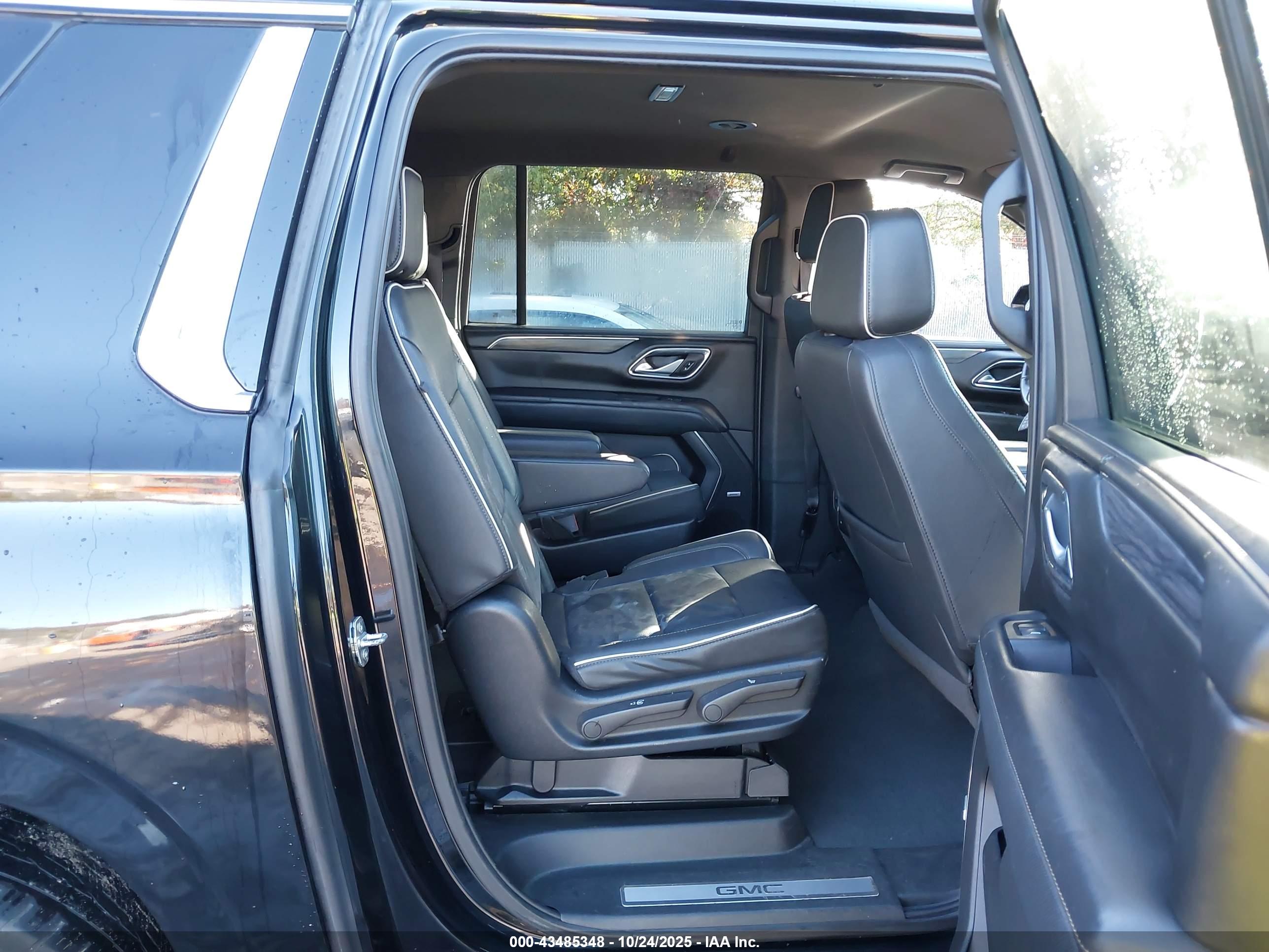GMC YUKON image 8