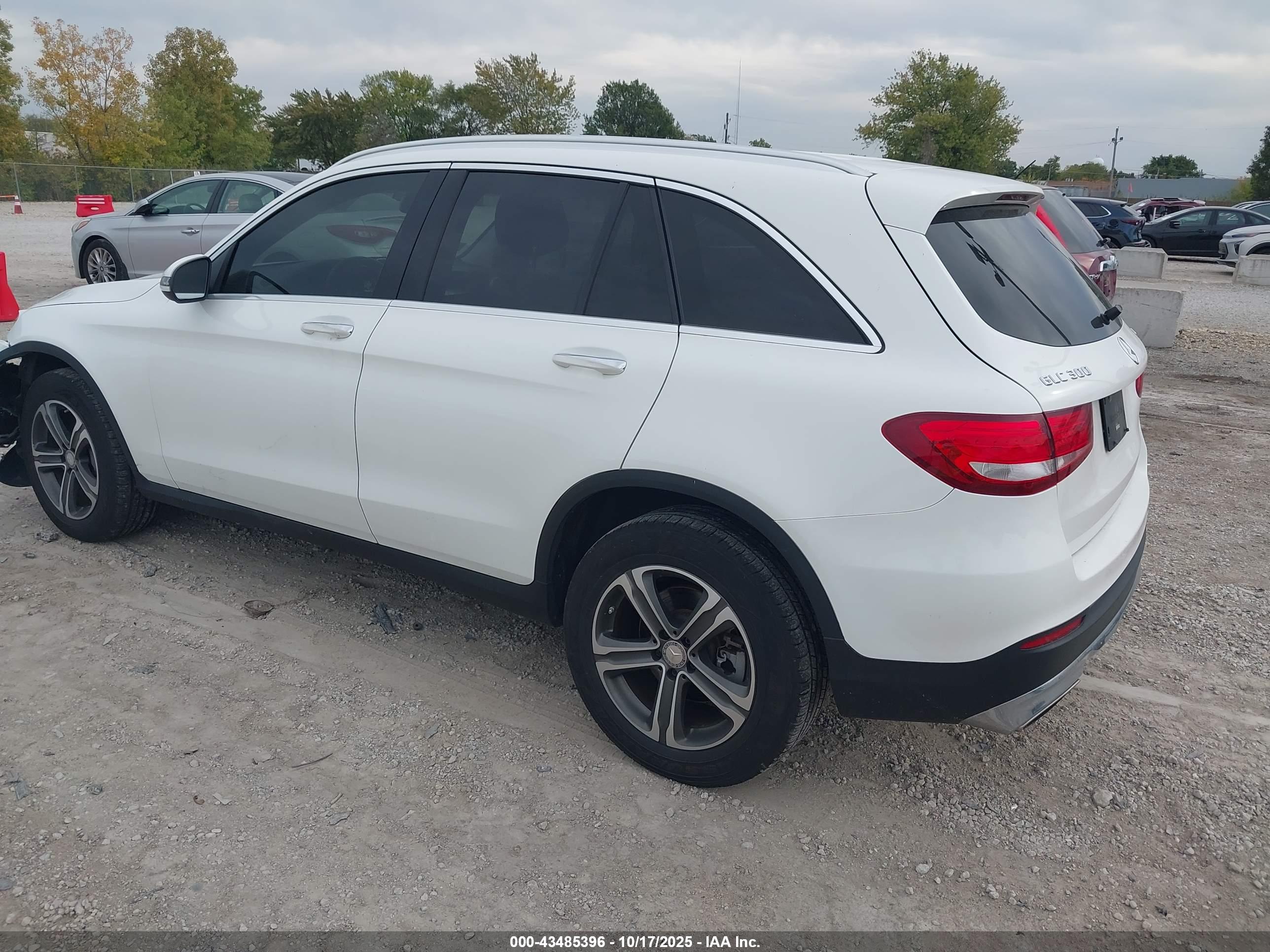 MERCEDES-BENZ GLC image 3