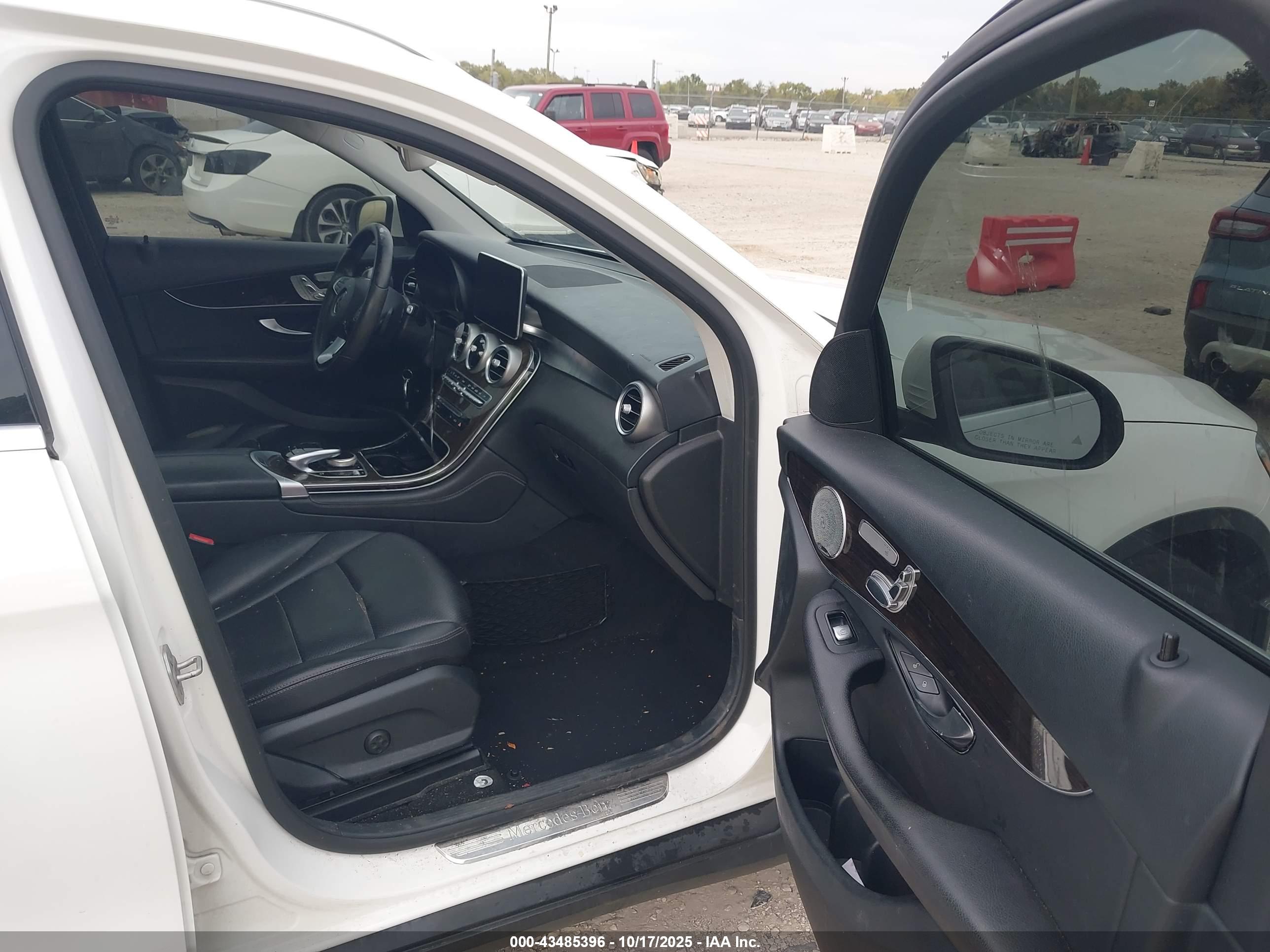 MERCEDES-BENZ GLC image 5