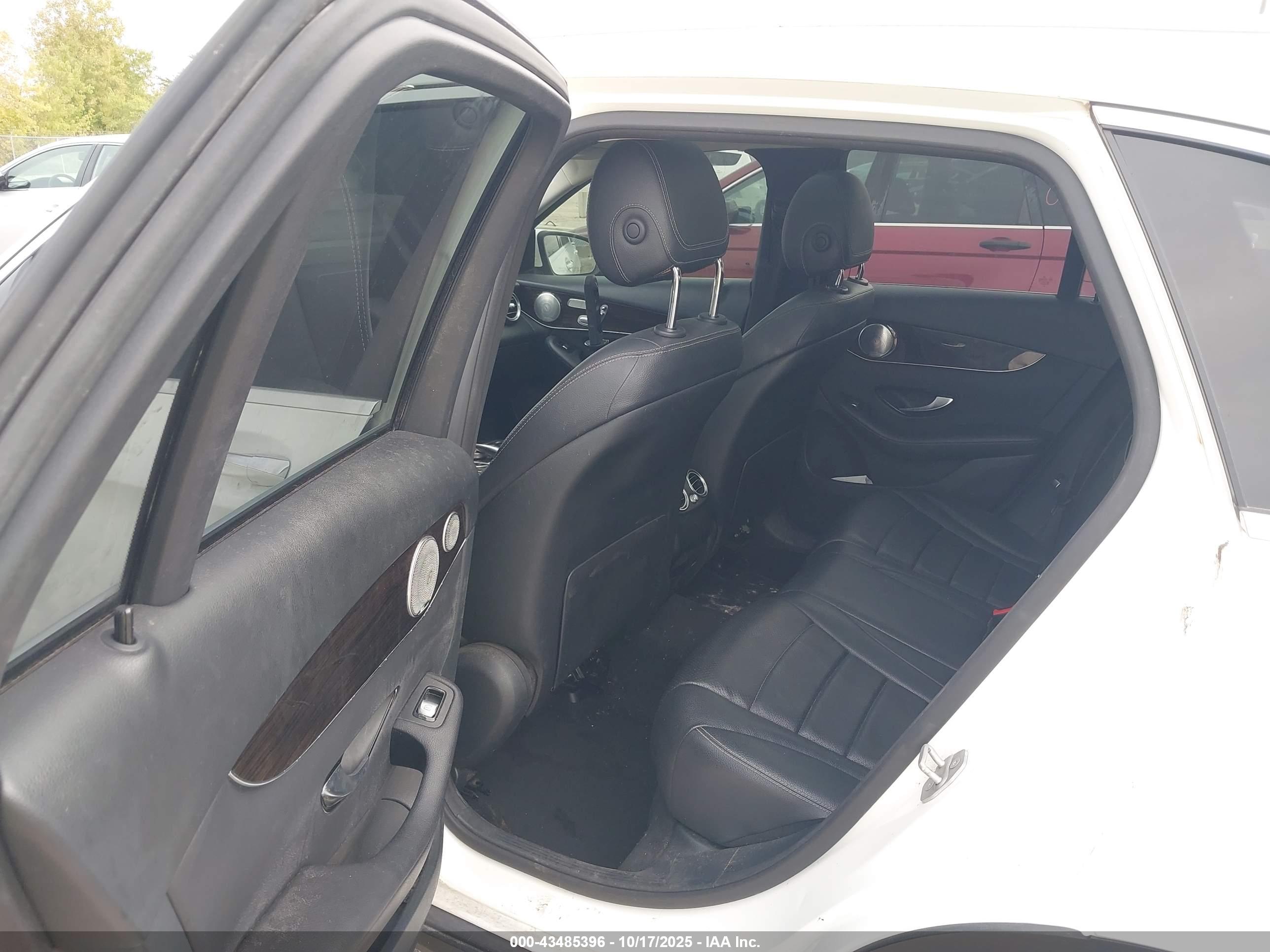 MERCEDES-BENZ GLC image 8