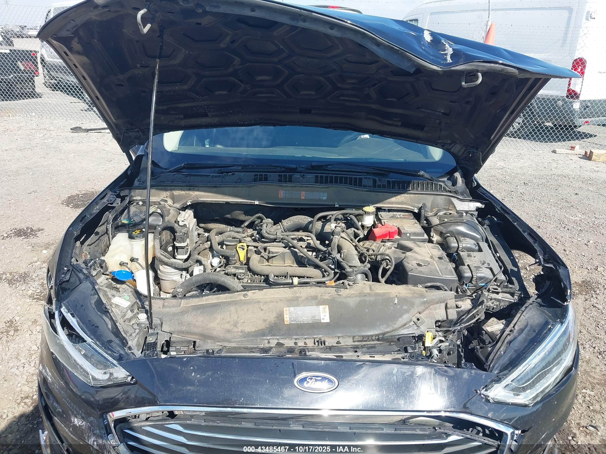 FORD FUSION image 10