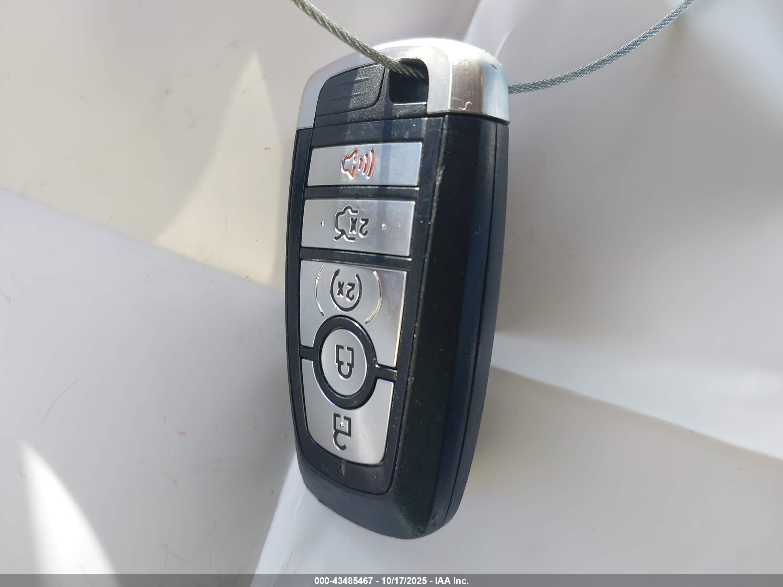 FORD FUSION image 11
