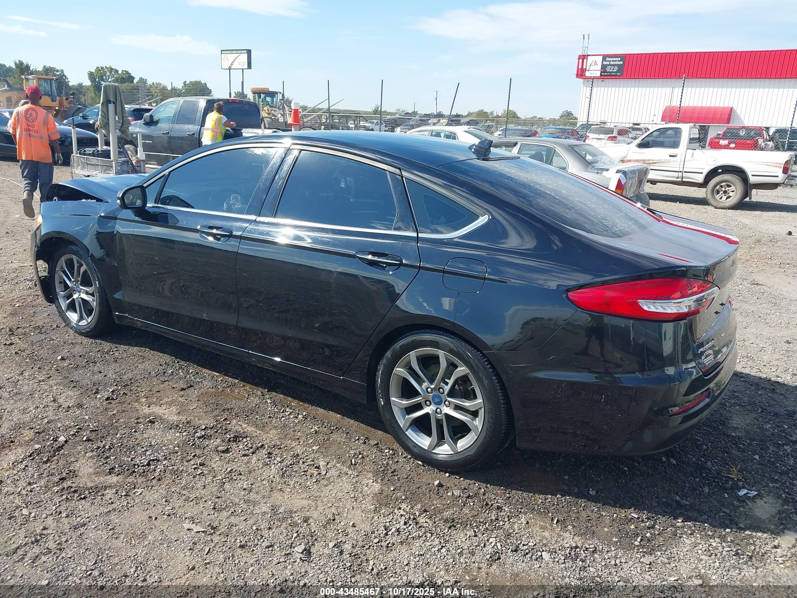 FORD FUSION image 3