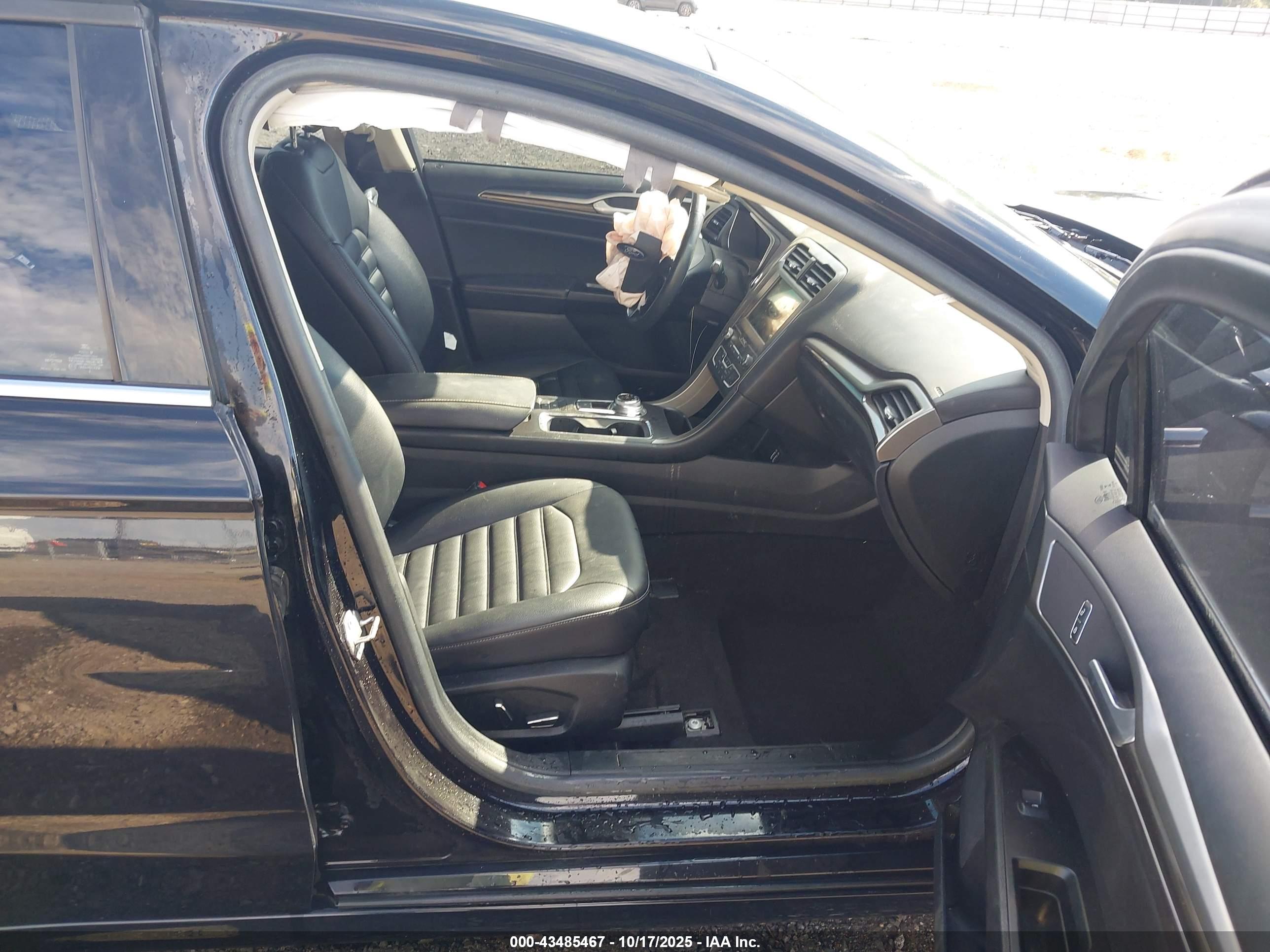 FORD FUSION image 5