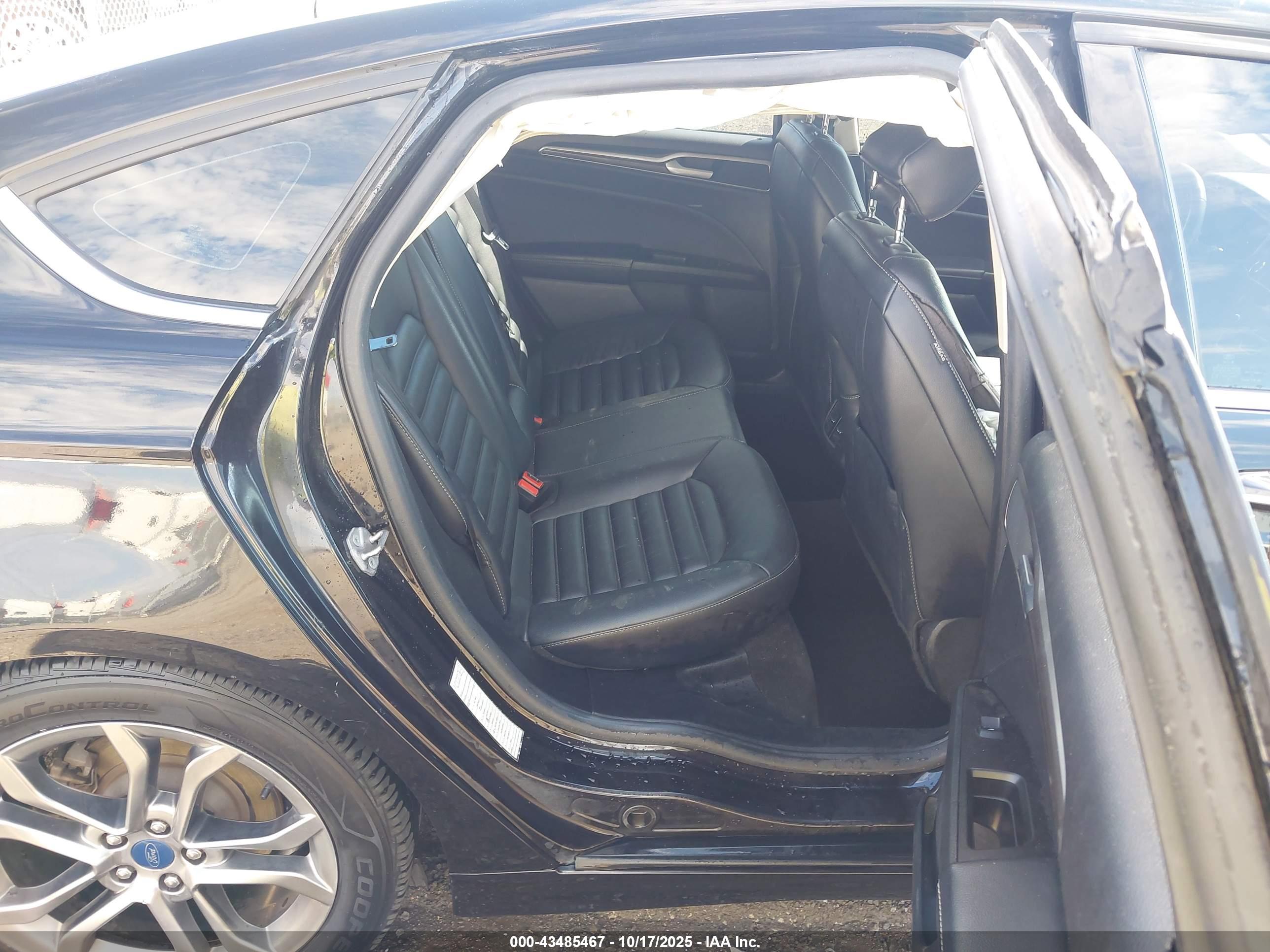 FORD FUSION image 8