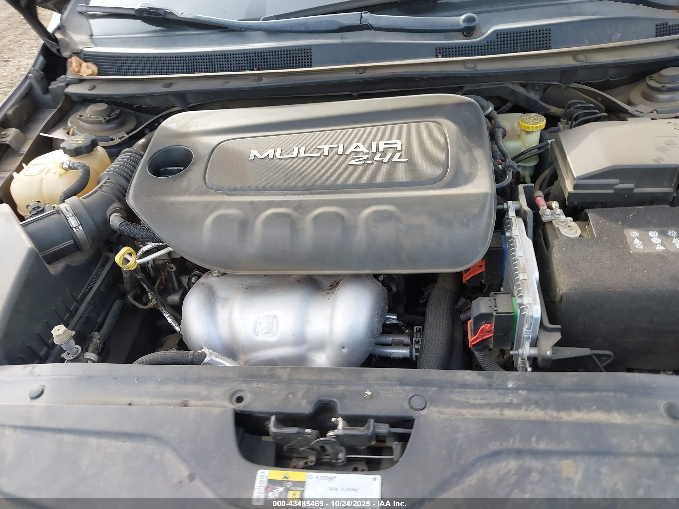 CHRYSLER 200 image 10
