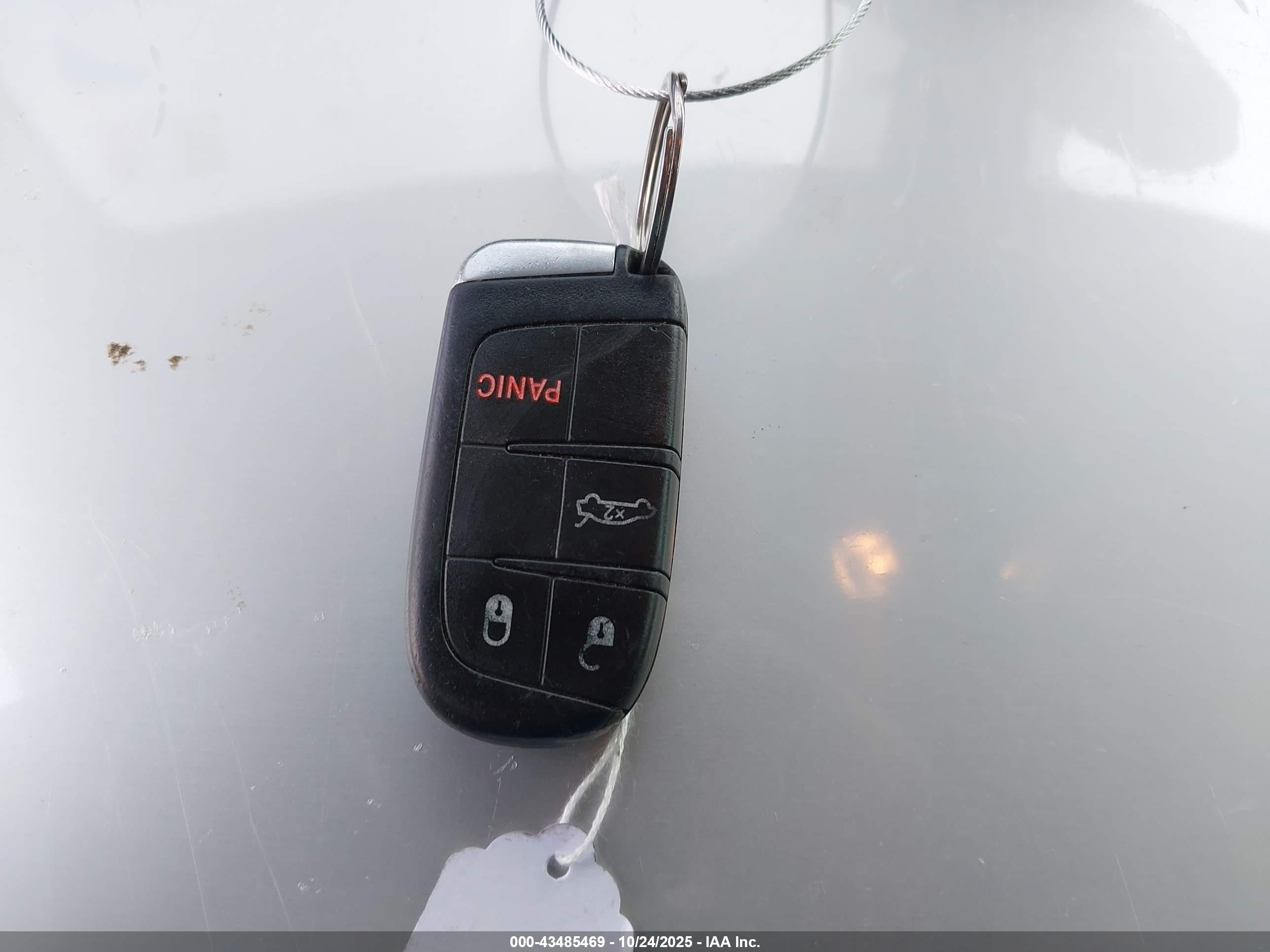 CHRYSLER 200 image 11