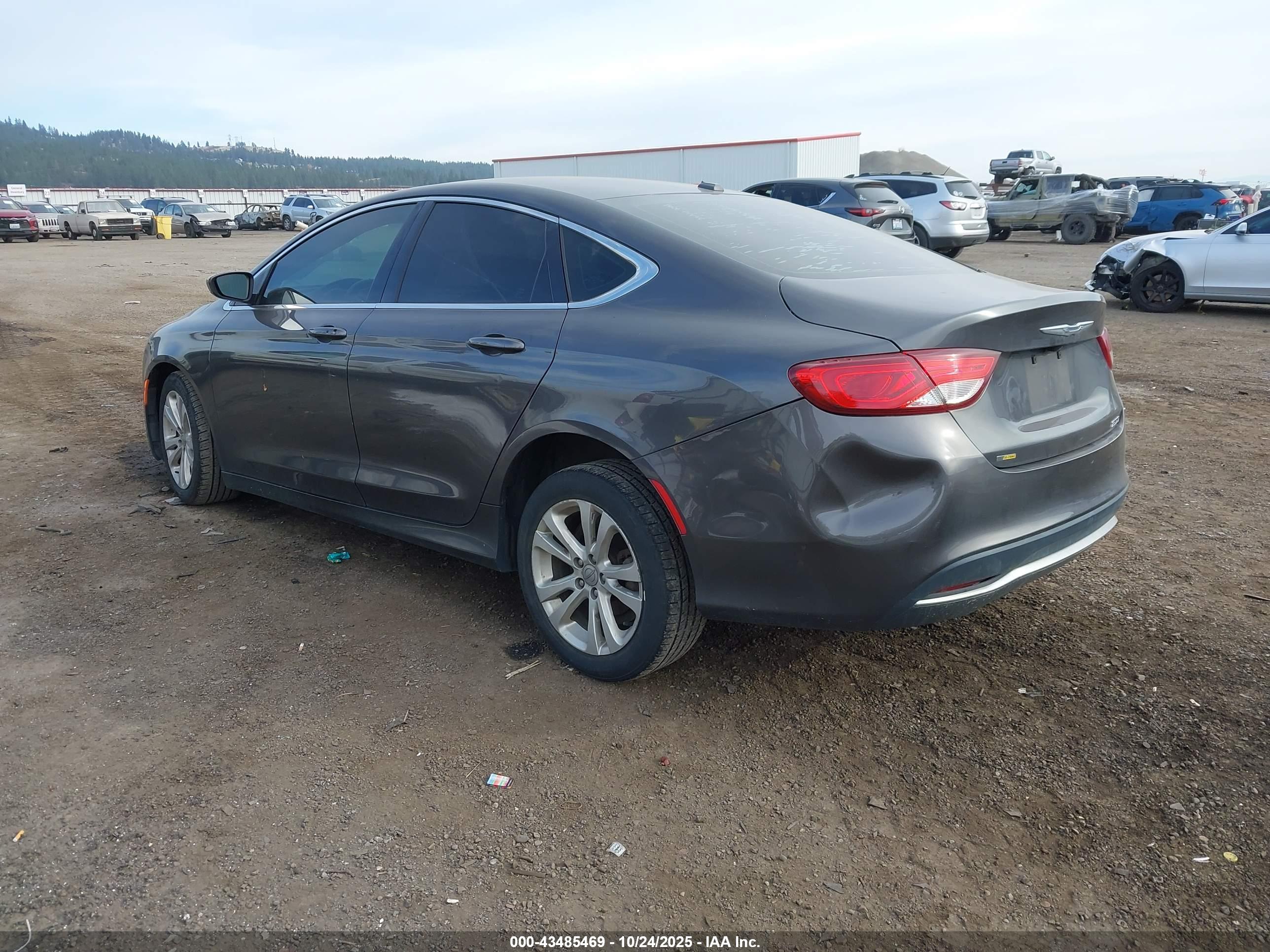 CHRYSLER 200 image 3