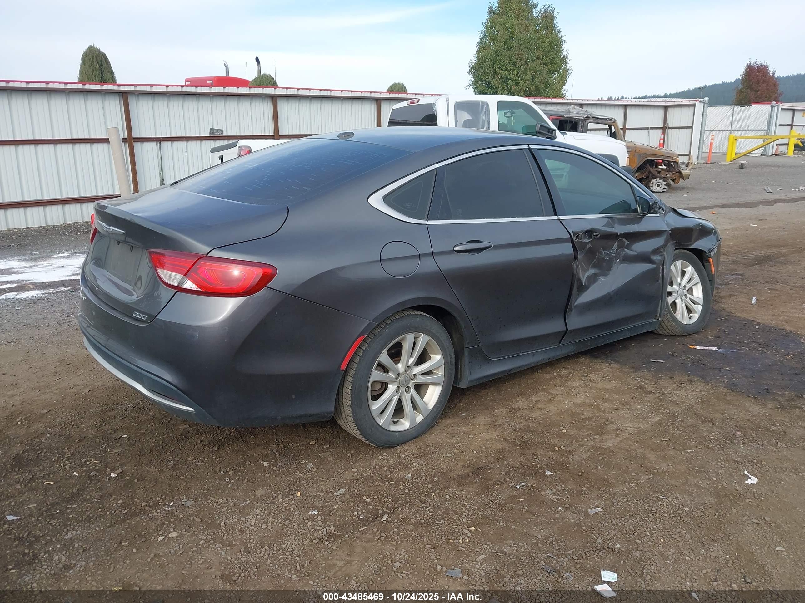 CHRYSLER 200 image 4