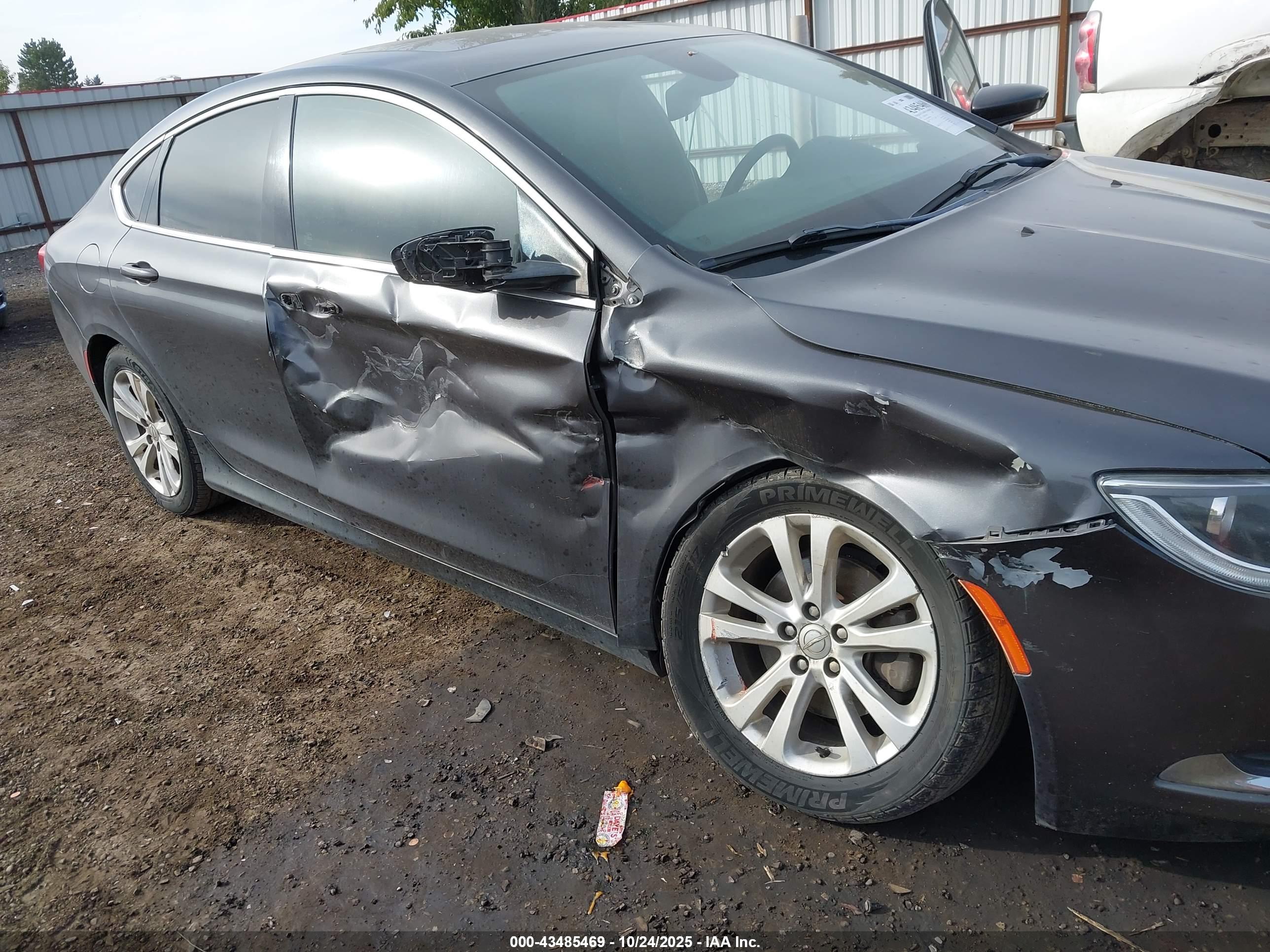 CHRYSLER 200 image 6