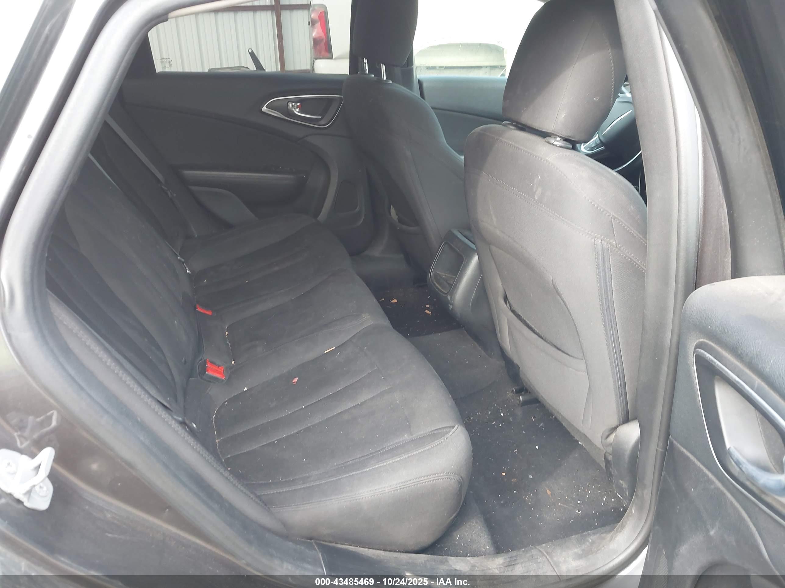 CHRYSLER 200 image 8