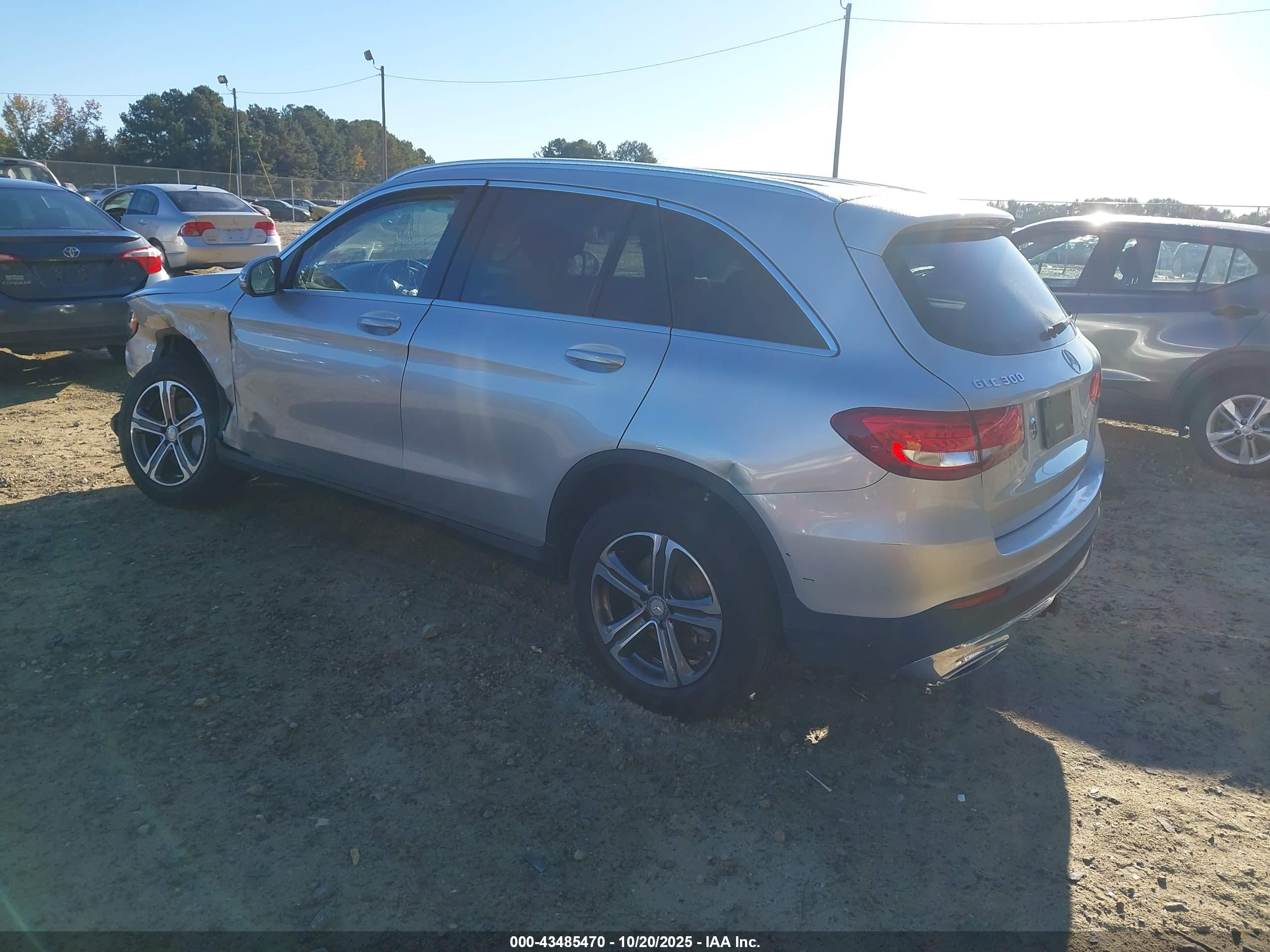 MERCEDES-BENZ GLC image 3