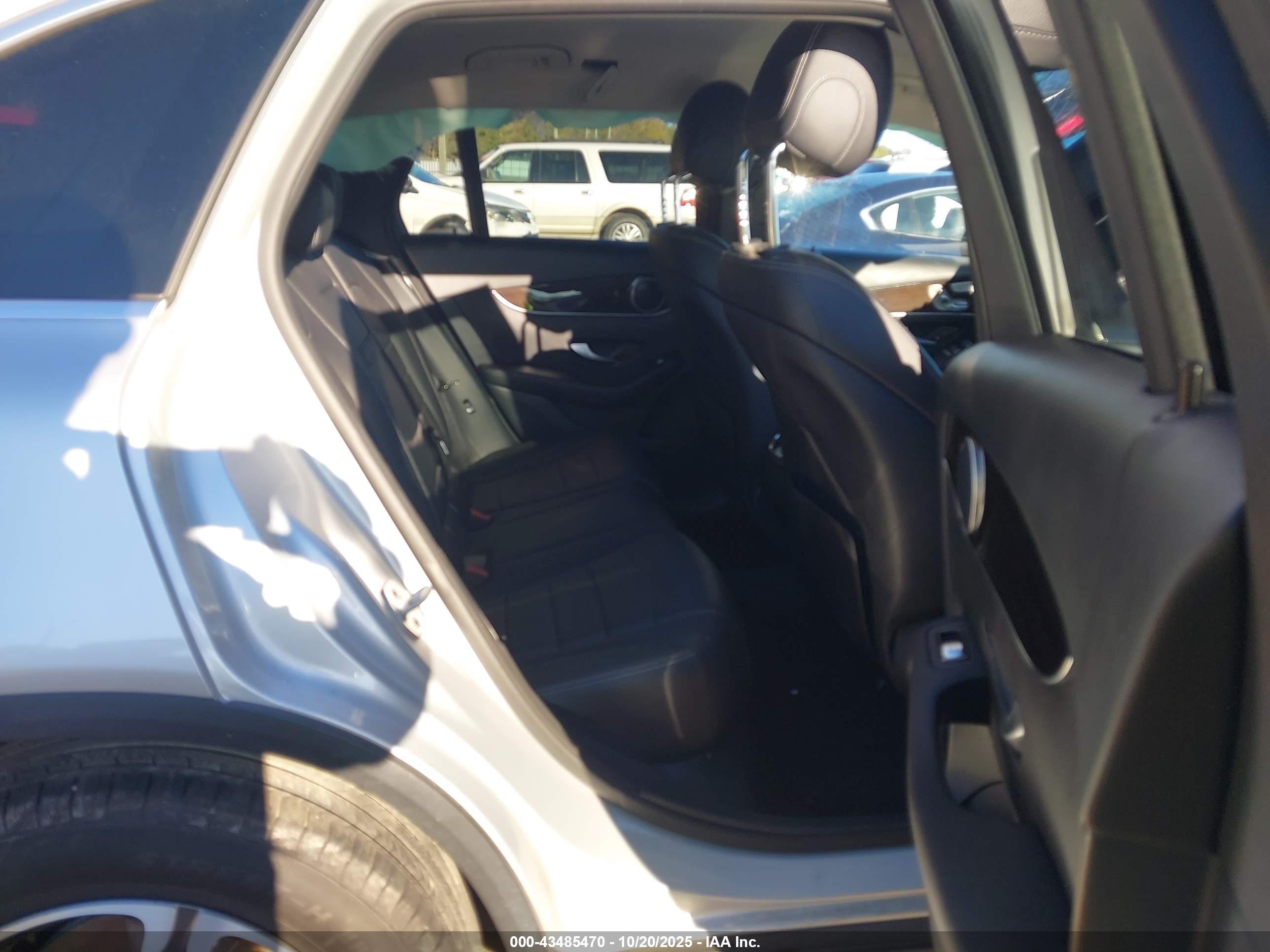 MERCEDES-BENZ GLC image 8