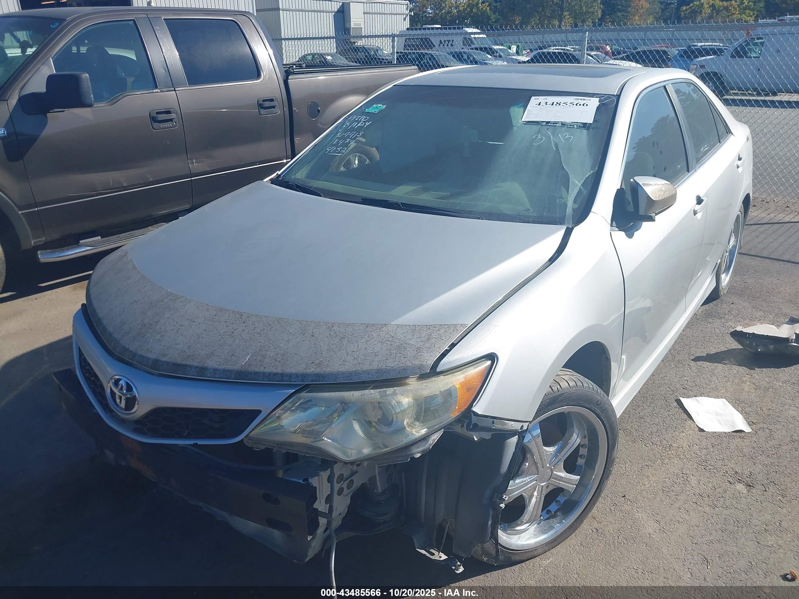 TOYOTA CAMRY image 2