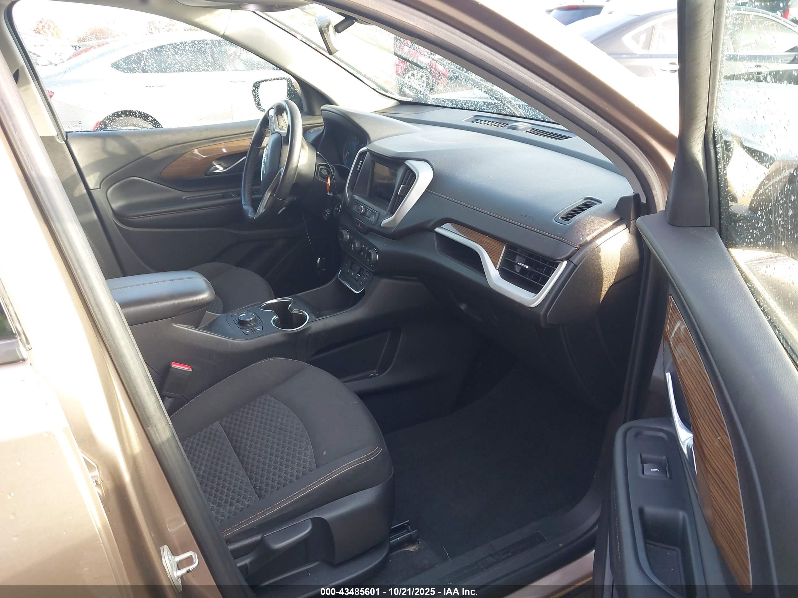 GMC TERRAIN image 5
