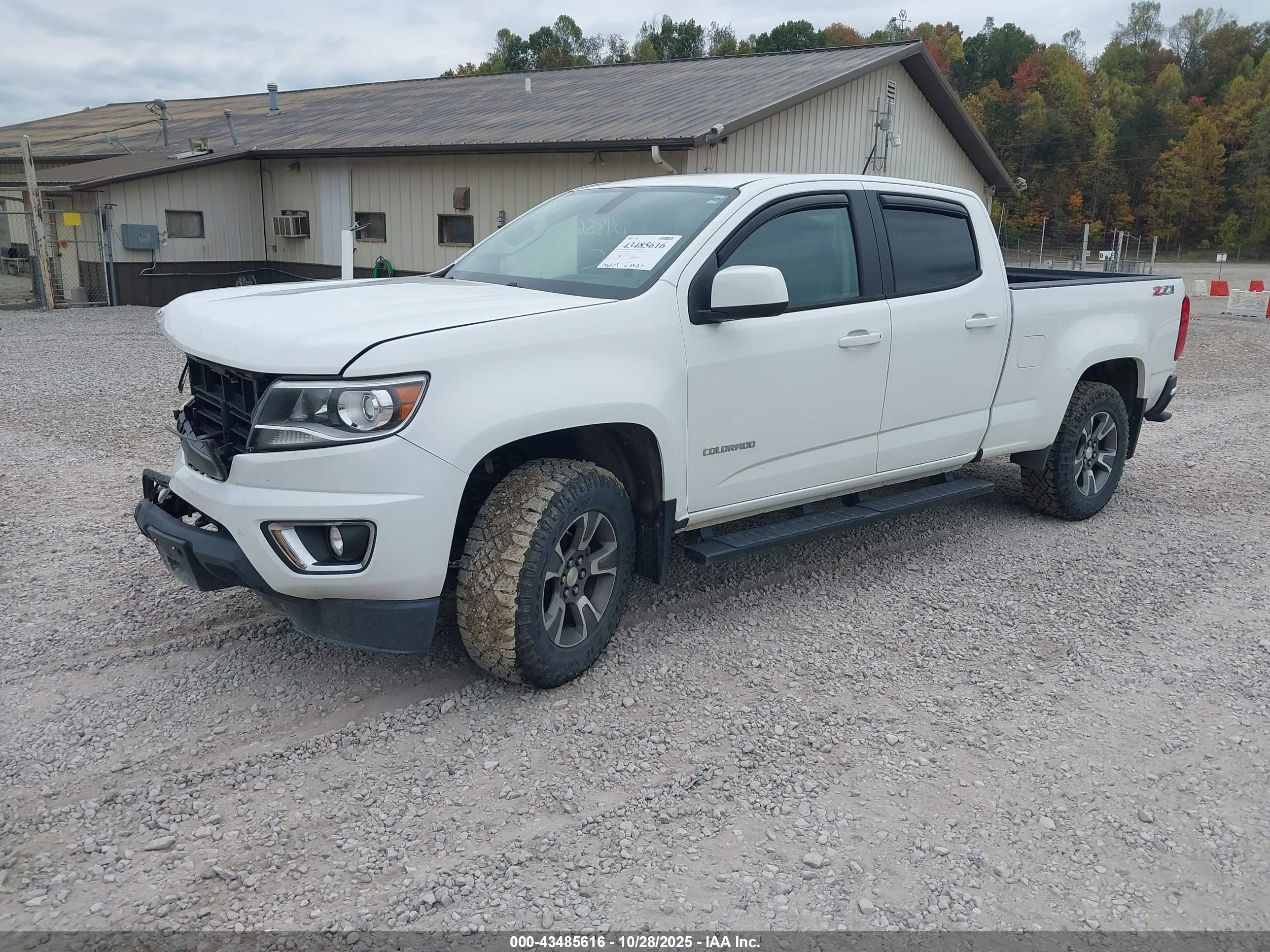 CHEVROLET COLORADO image 2