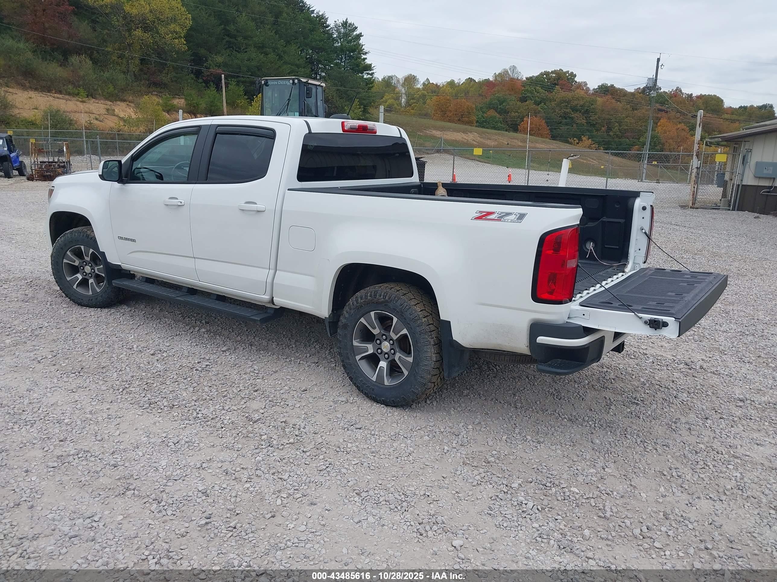 CHEVROLET COLORADO image 3