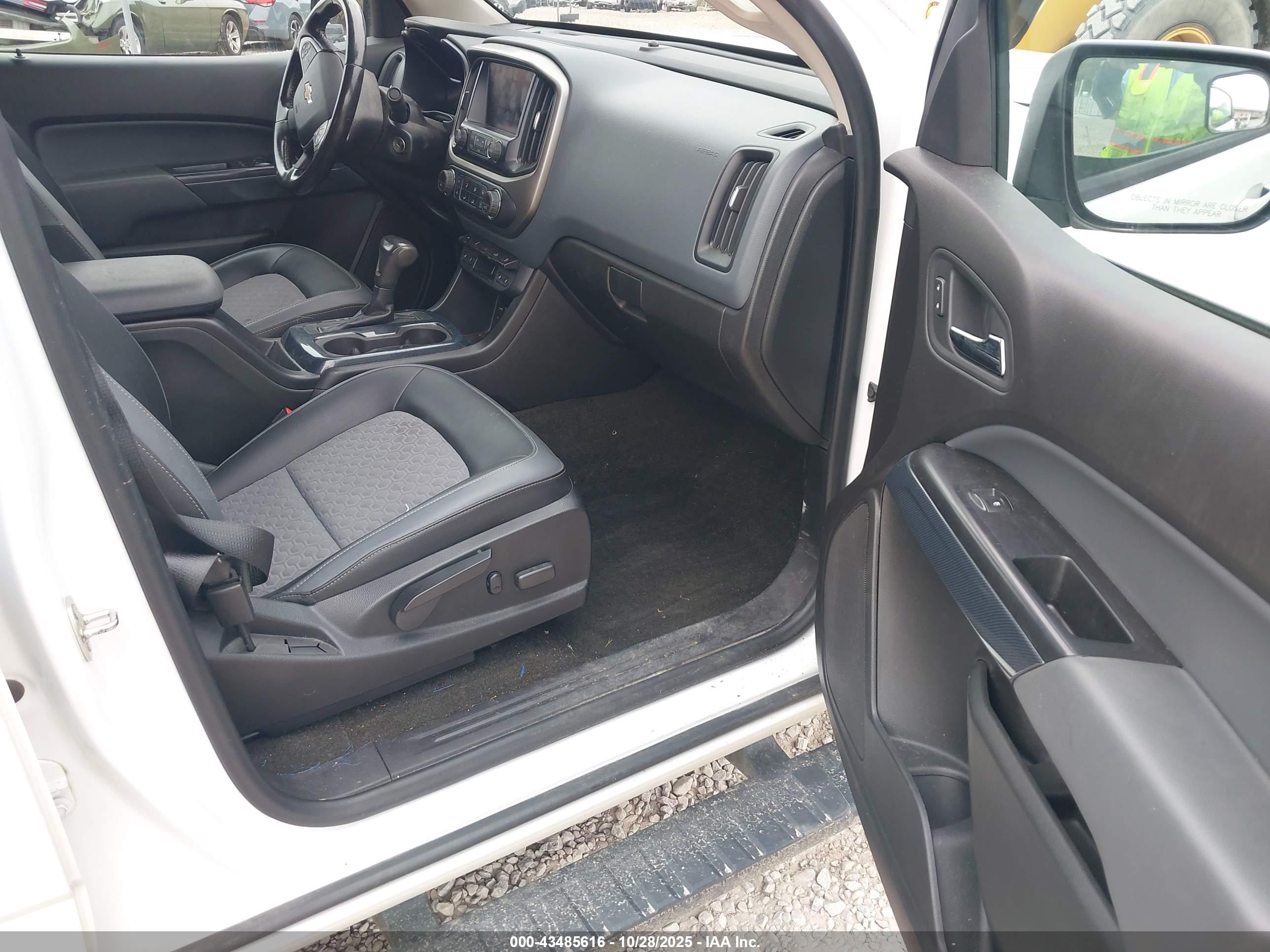 CHEVROLET COLORADO image 5