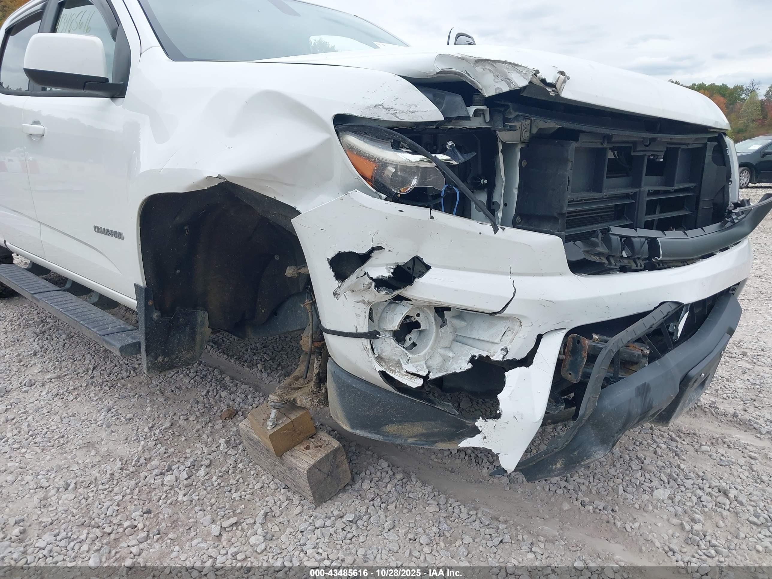 CHEVROLET COLORADO image 6
