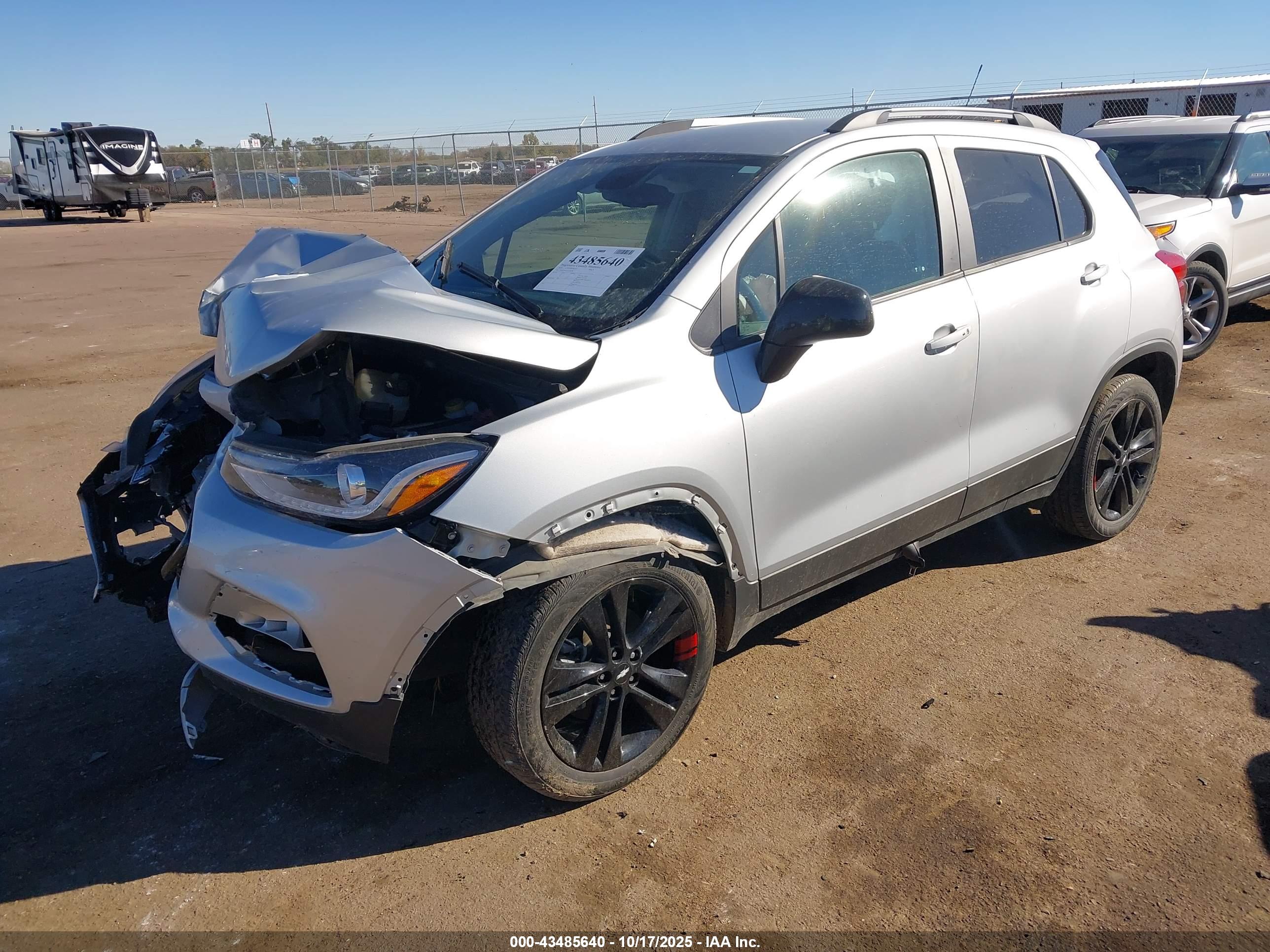 CHEVROLET TRAX image 2