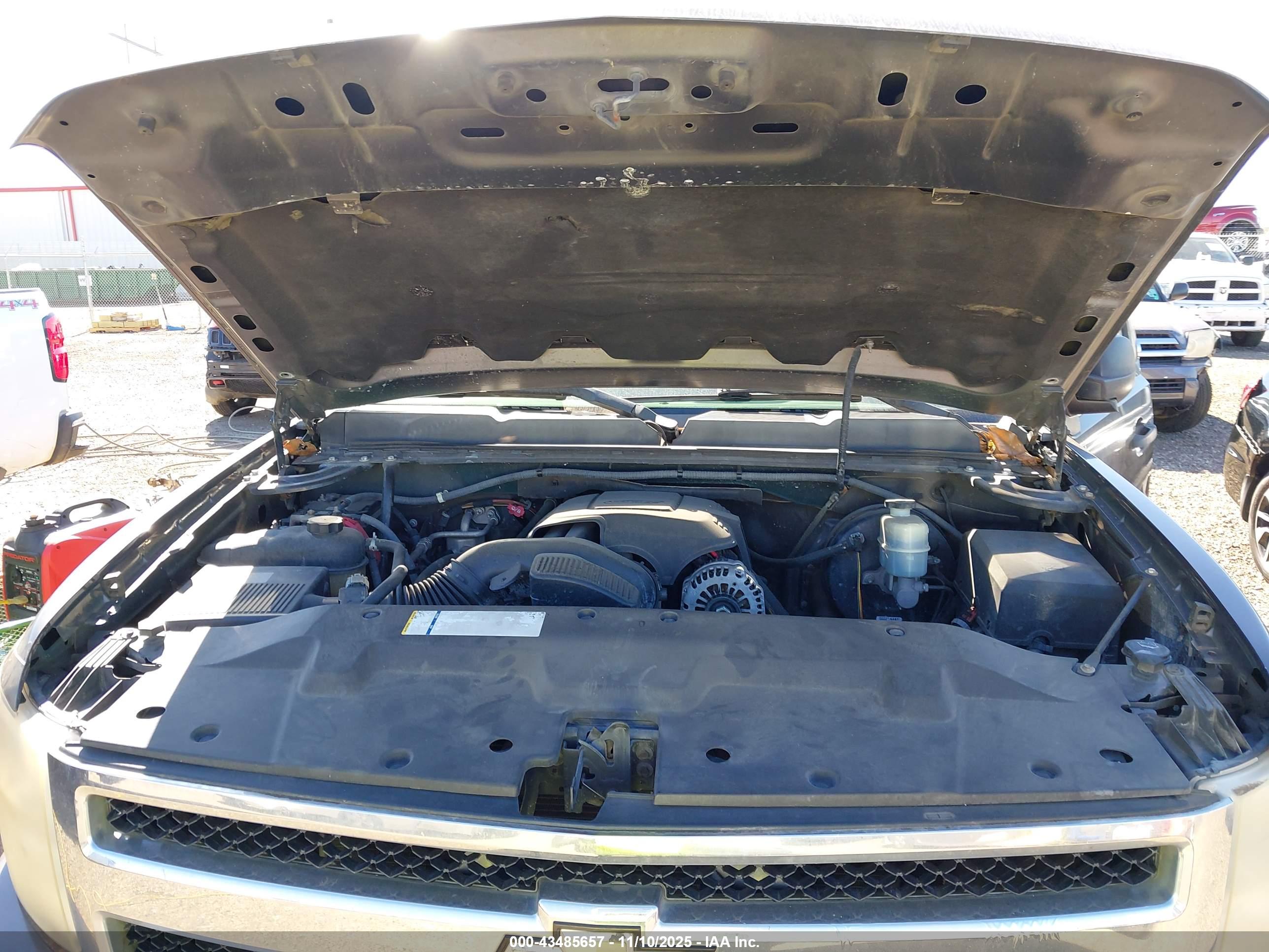CHEVROLET SILVERADO image 10