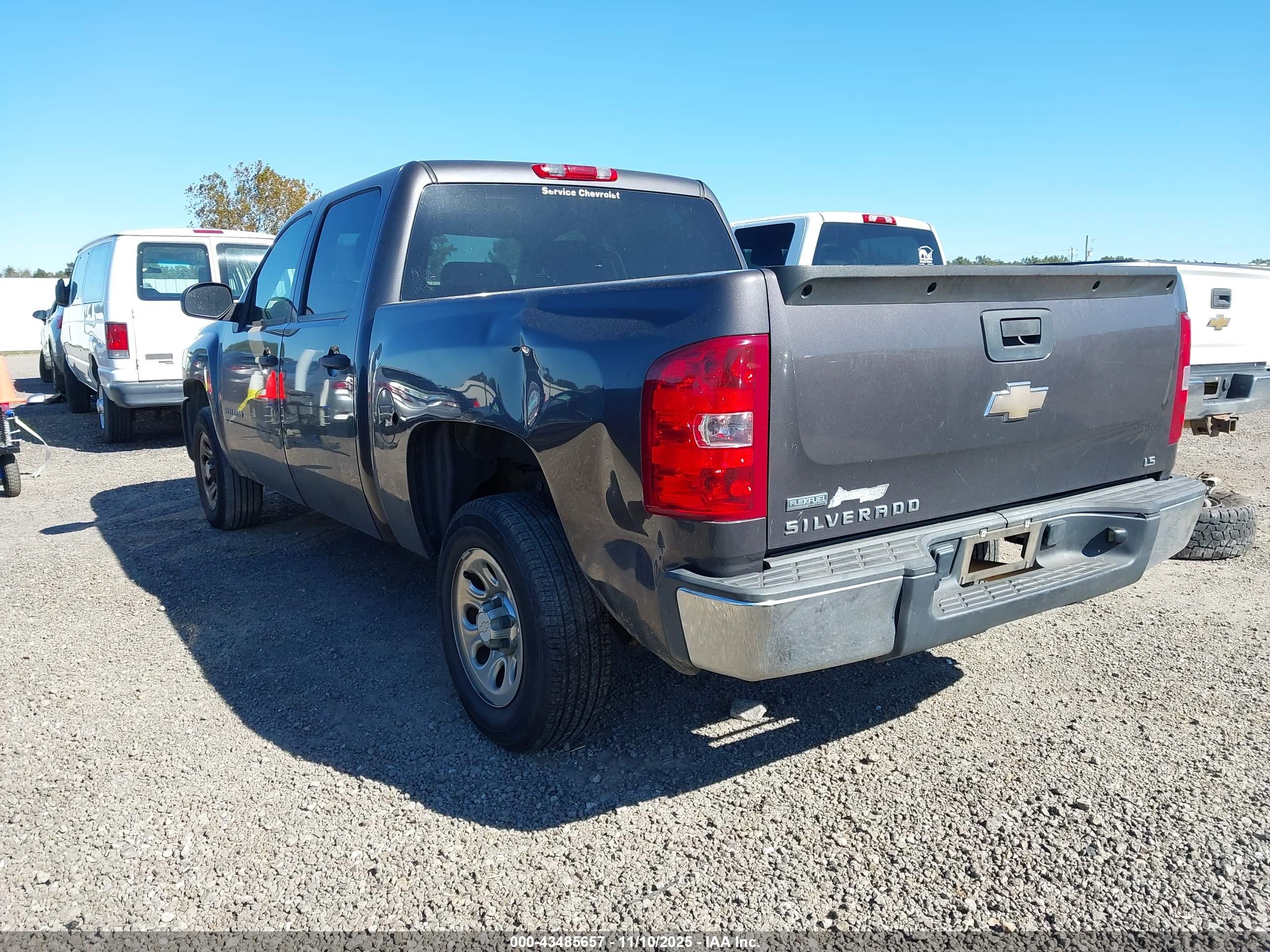 CHEVROLET SILVERADO image 3