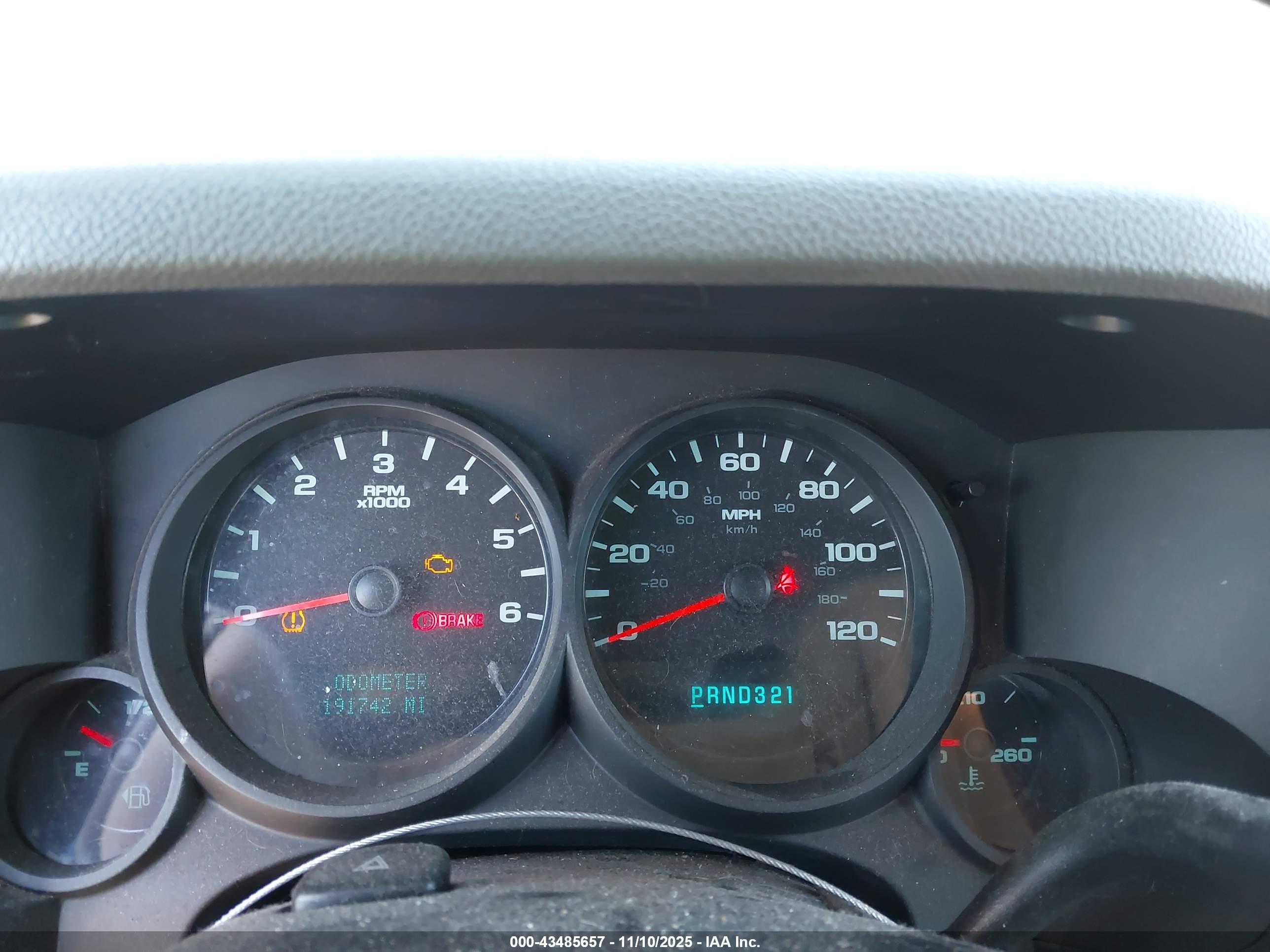 CHEVROLET SILVERADO image 7