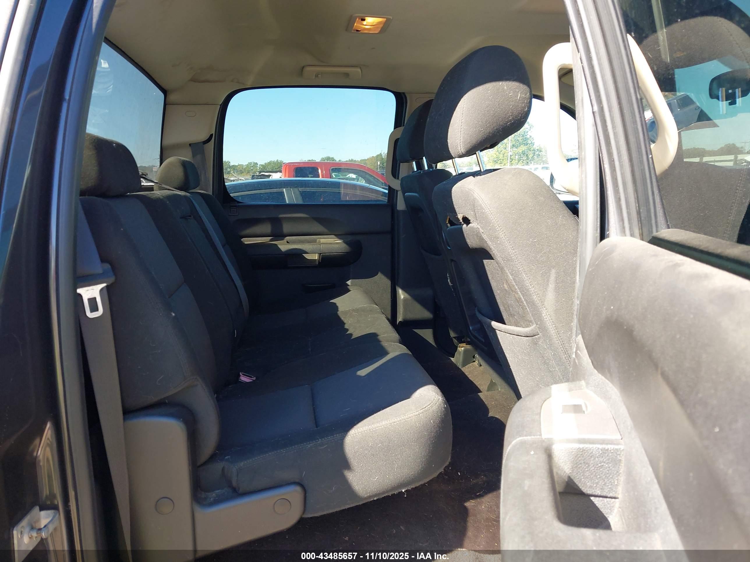 CHEVROLET SILVERADO image 8