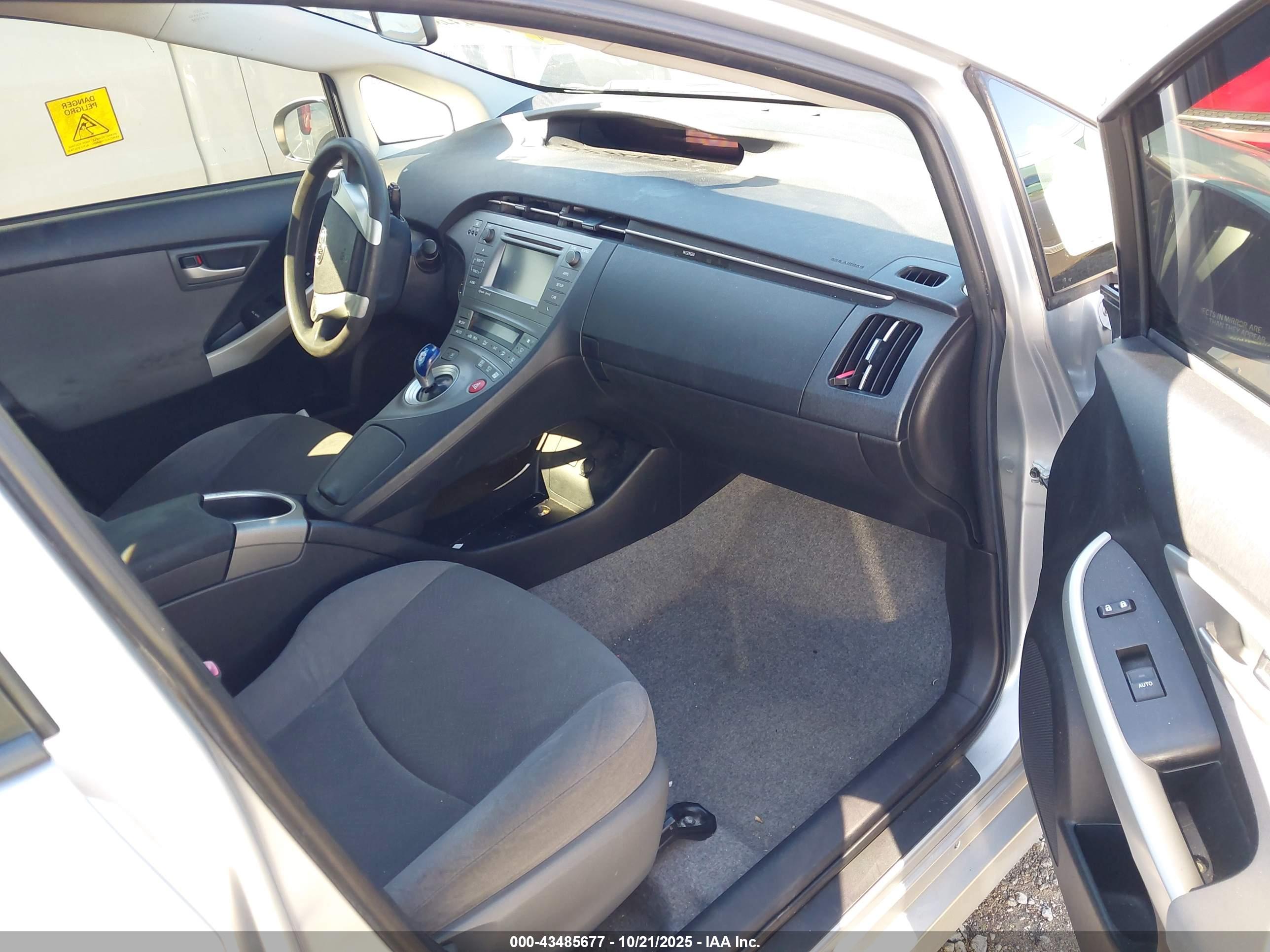 TOYOTA PRIUS image 5