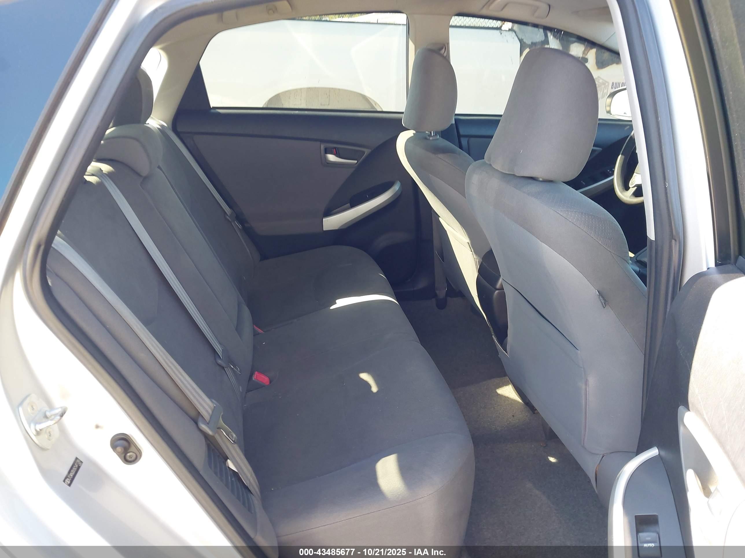 TOYOTA PRIUS image 8