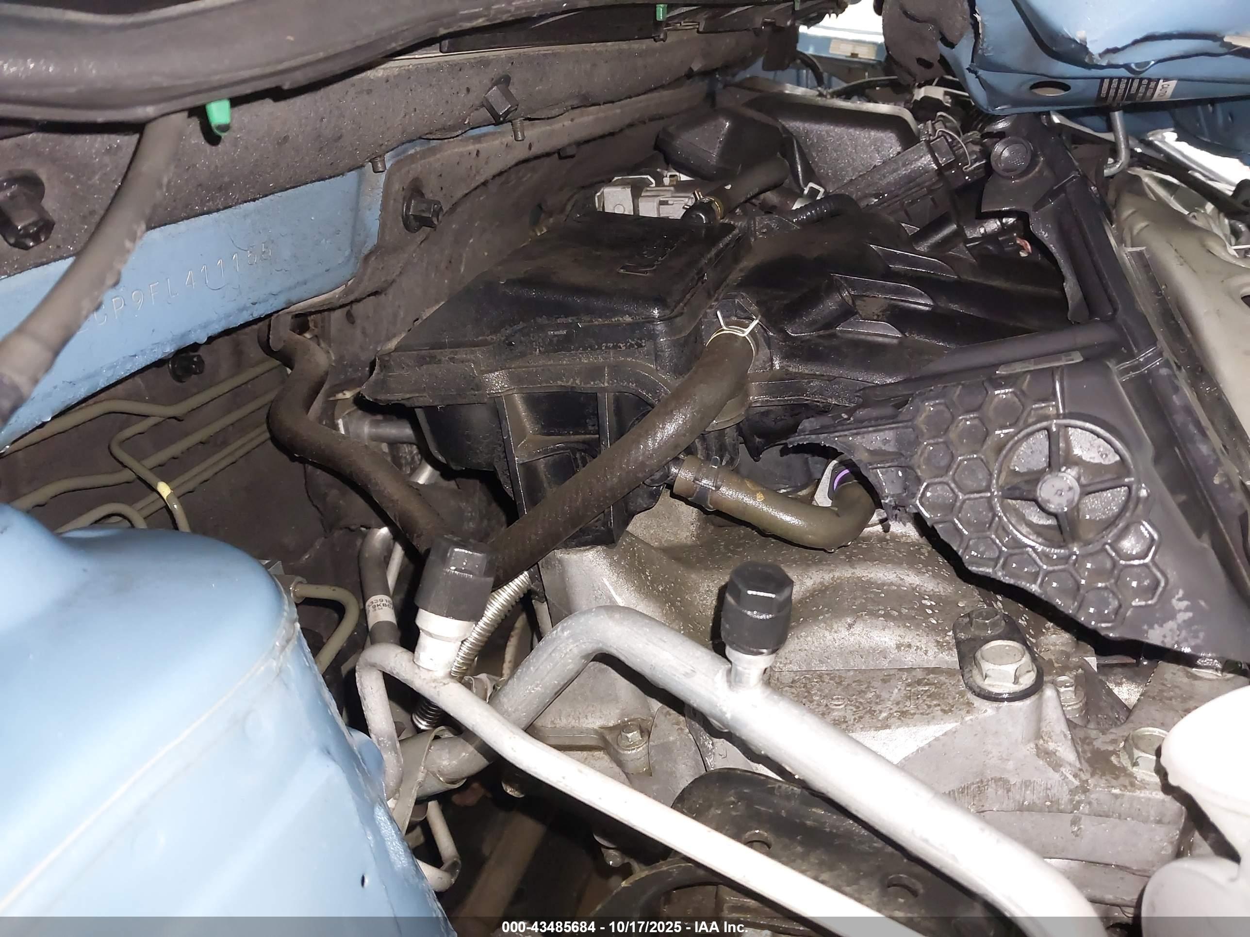 NISSAN VERSA image 10
