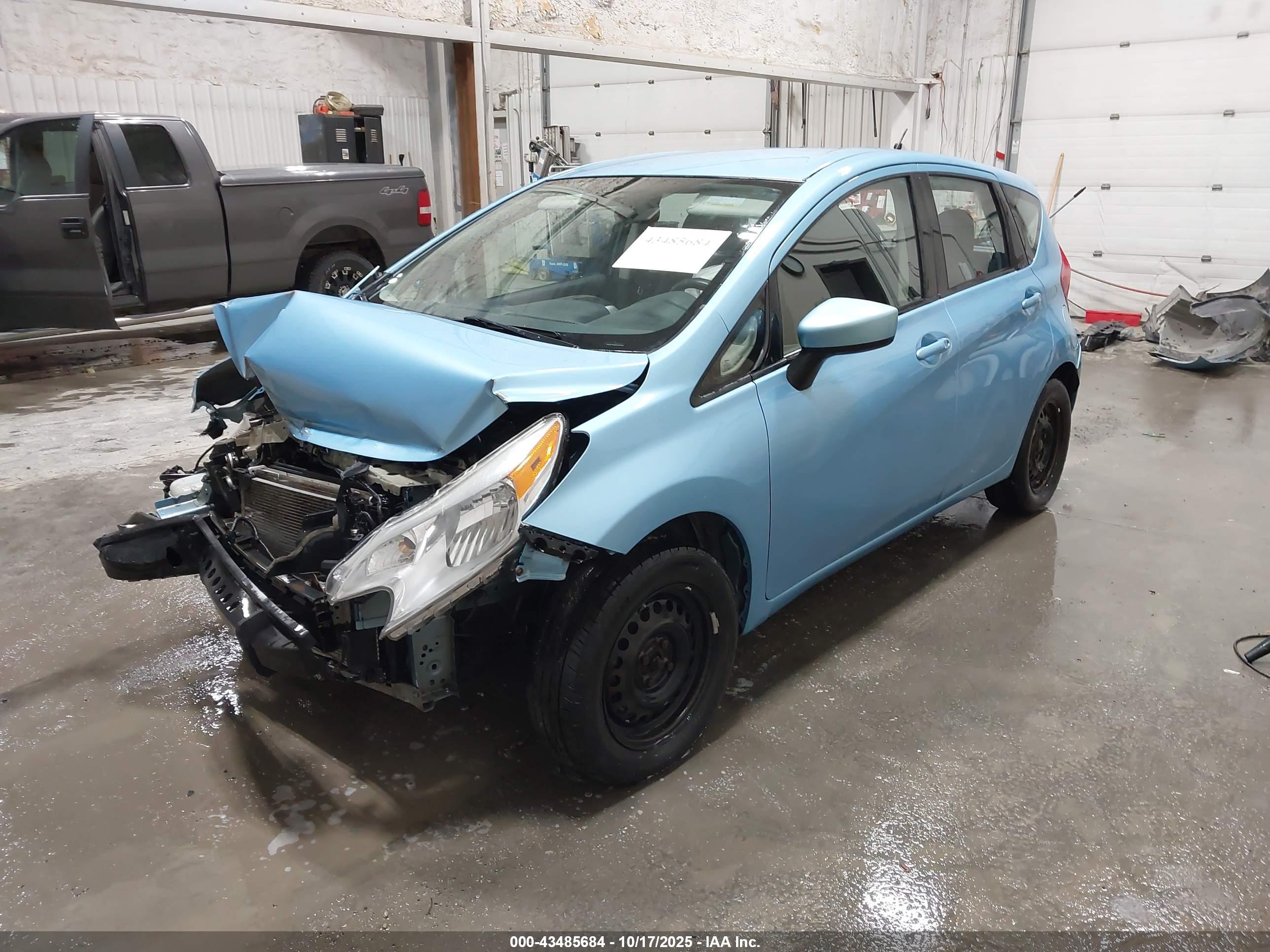NISSAN VERSA image 2