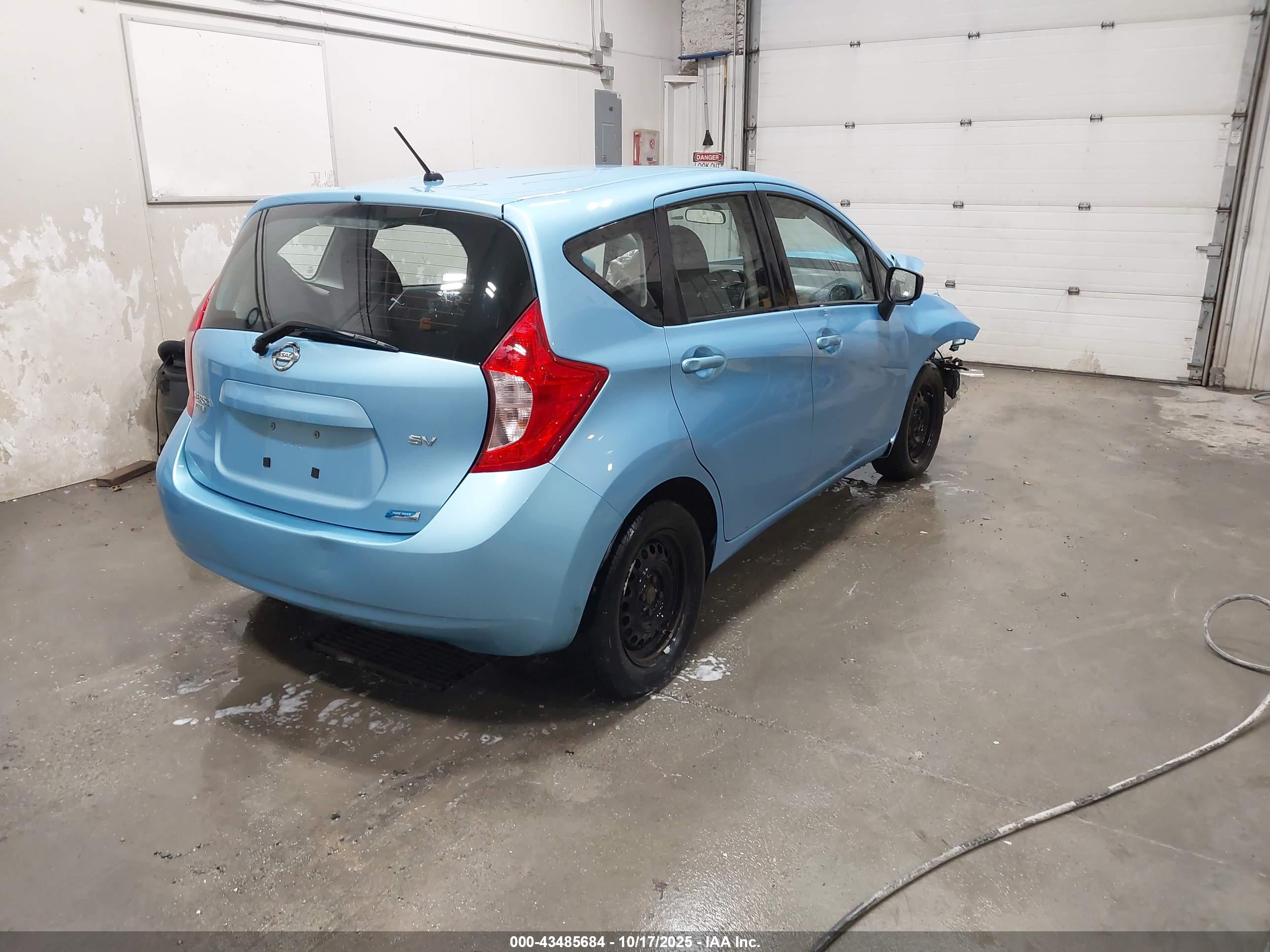 NISSAN VERSA image 4