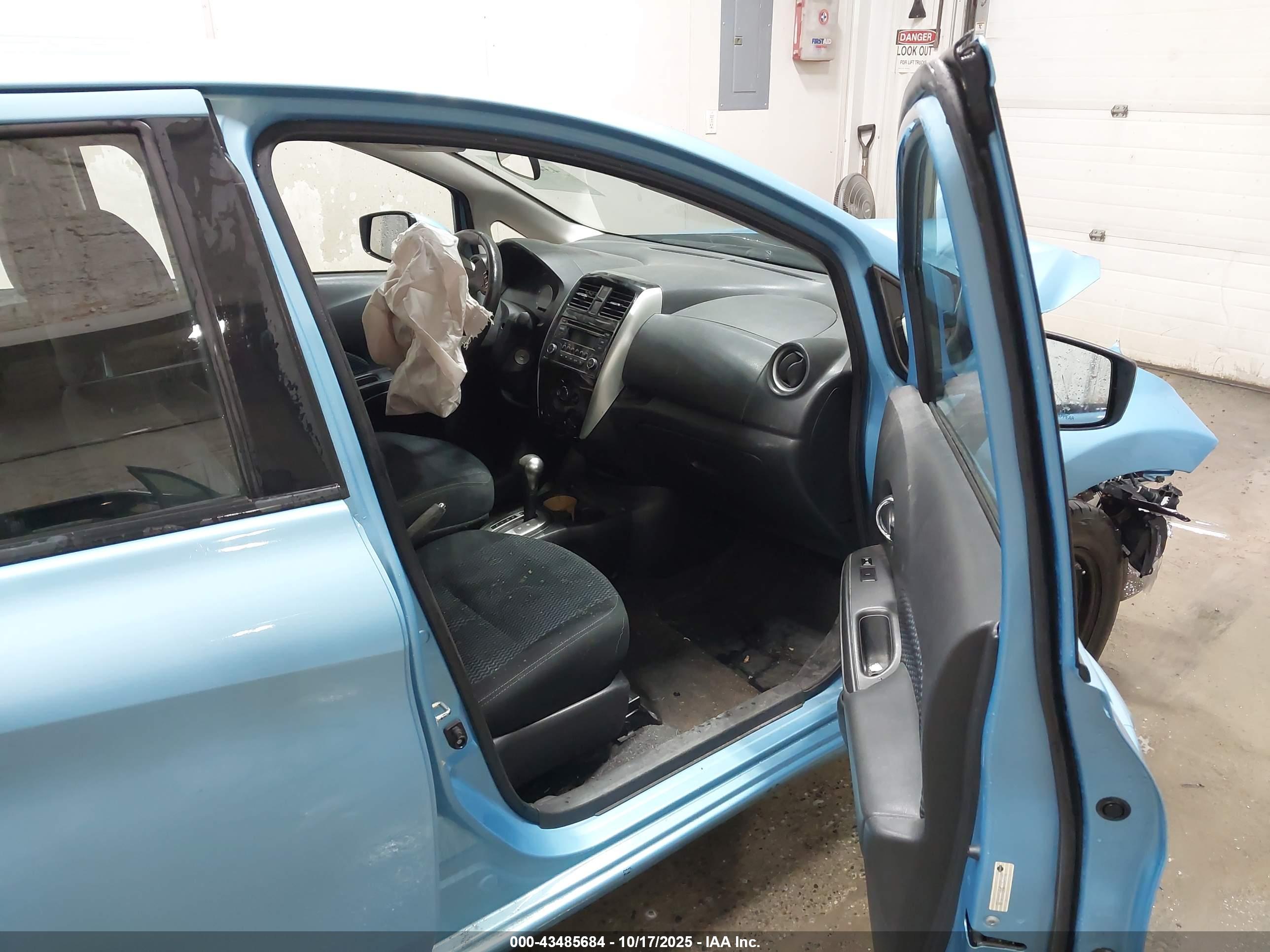NISSAN VERSA image 5
