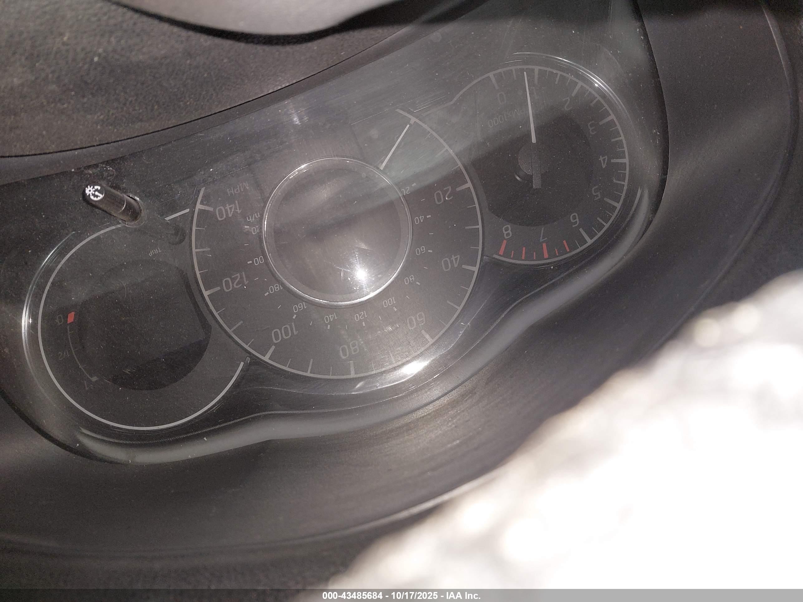 NISSAN VERSA image 7