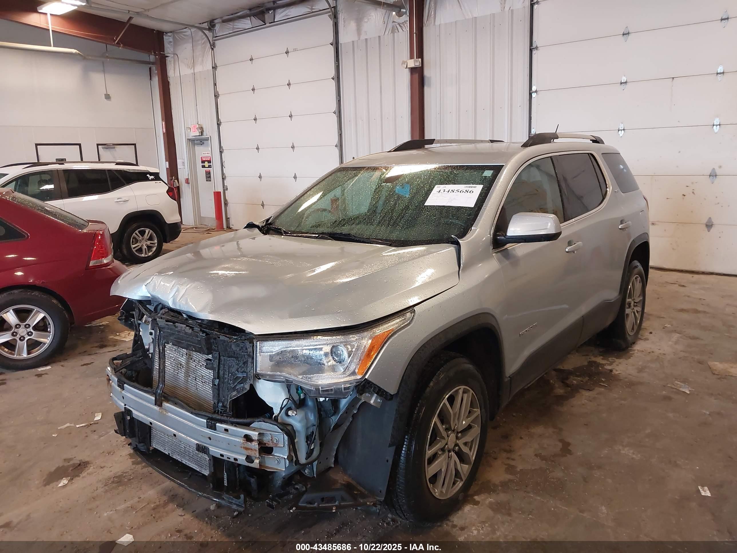 GMC ACADIA image 2