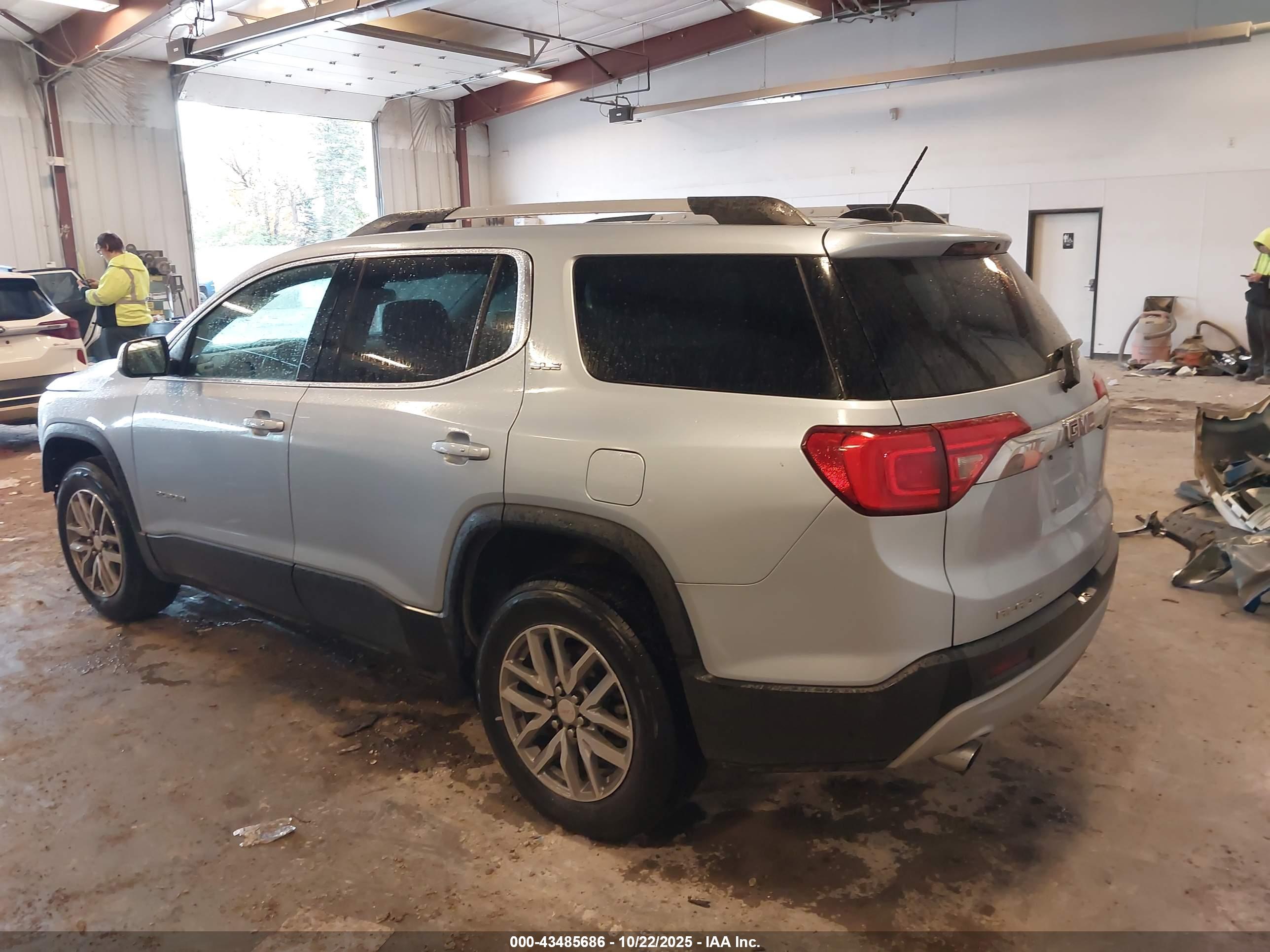 GMC ACADIA image 3