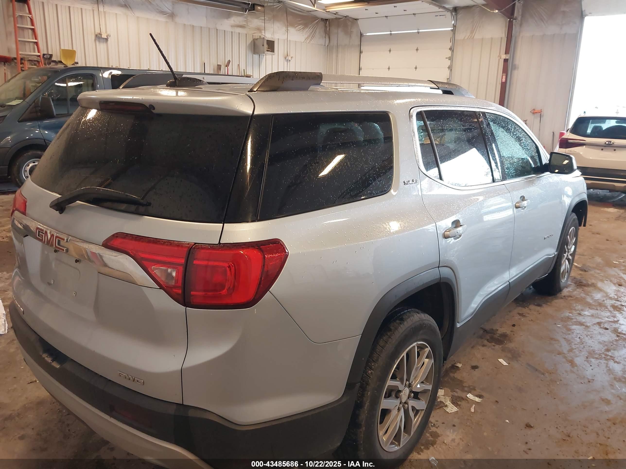 GMC ACADIA image 4