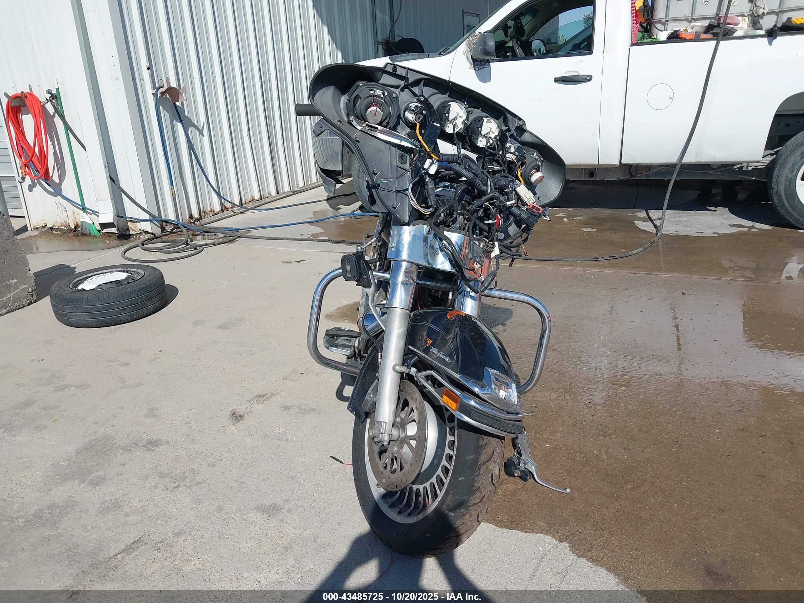 HARLEY-DAVIDSON FLHTCU image 5