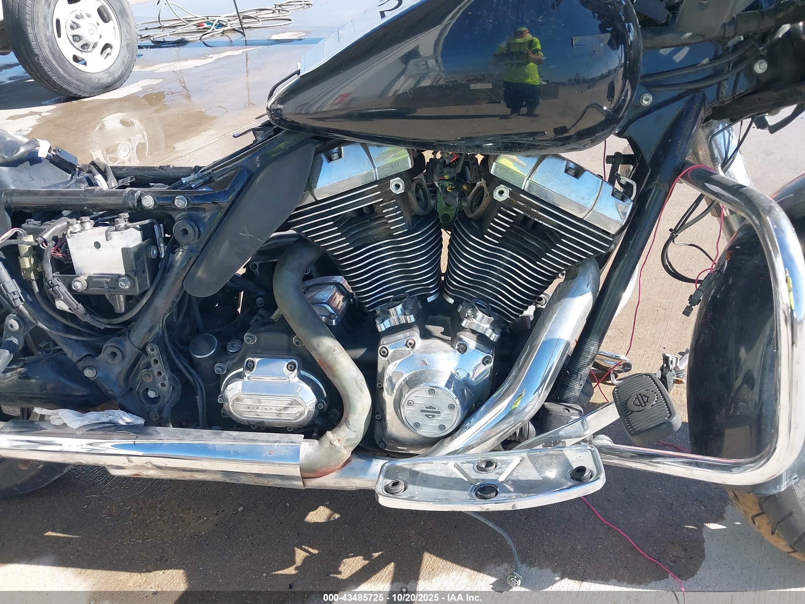 HARLEY-DAVIDSON FLHTCU image 8