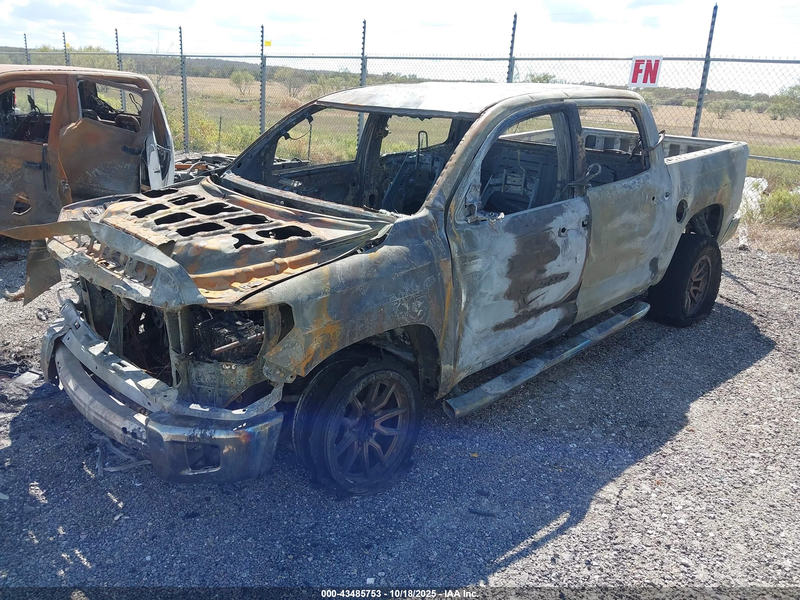 TOYOTA TUNDRA image 2