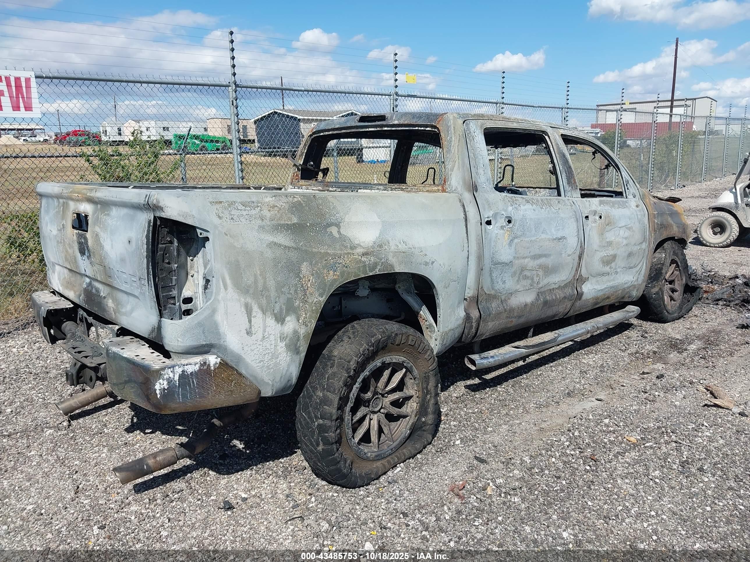 TOYOTA TUNDRA image 4