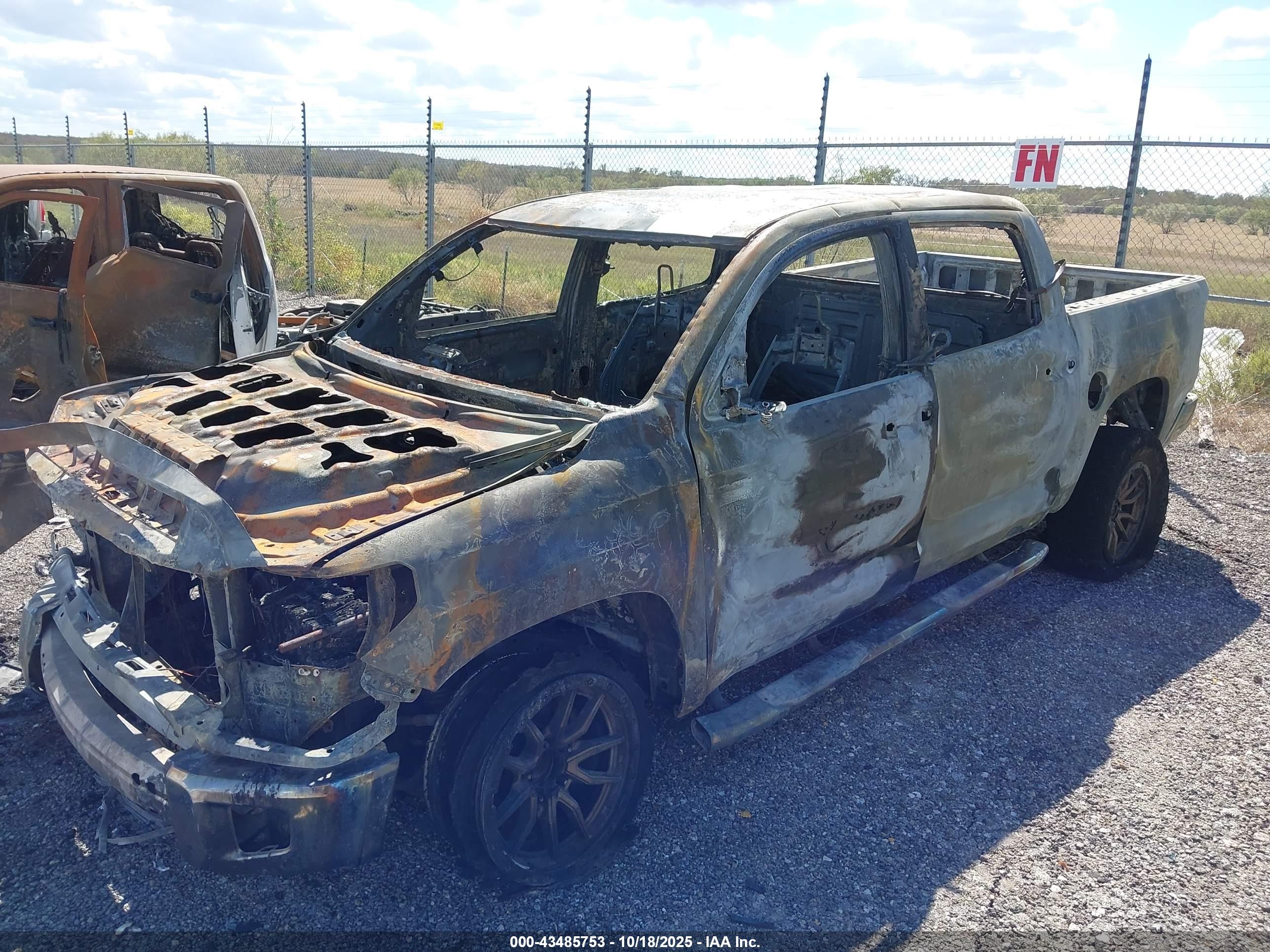 TOYOTA TUNDRA image 6