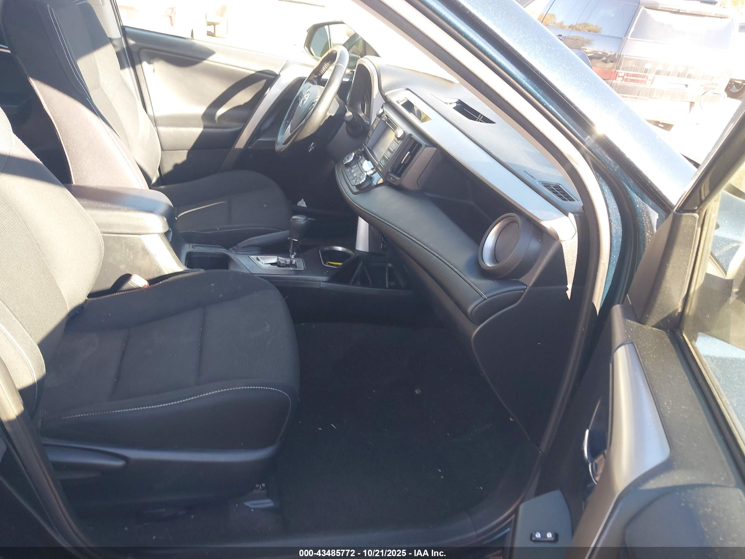 TOYOTA RAV4 image 5