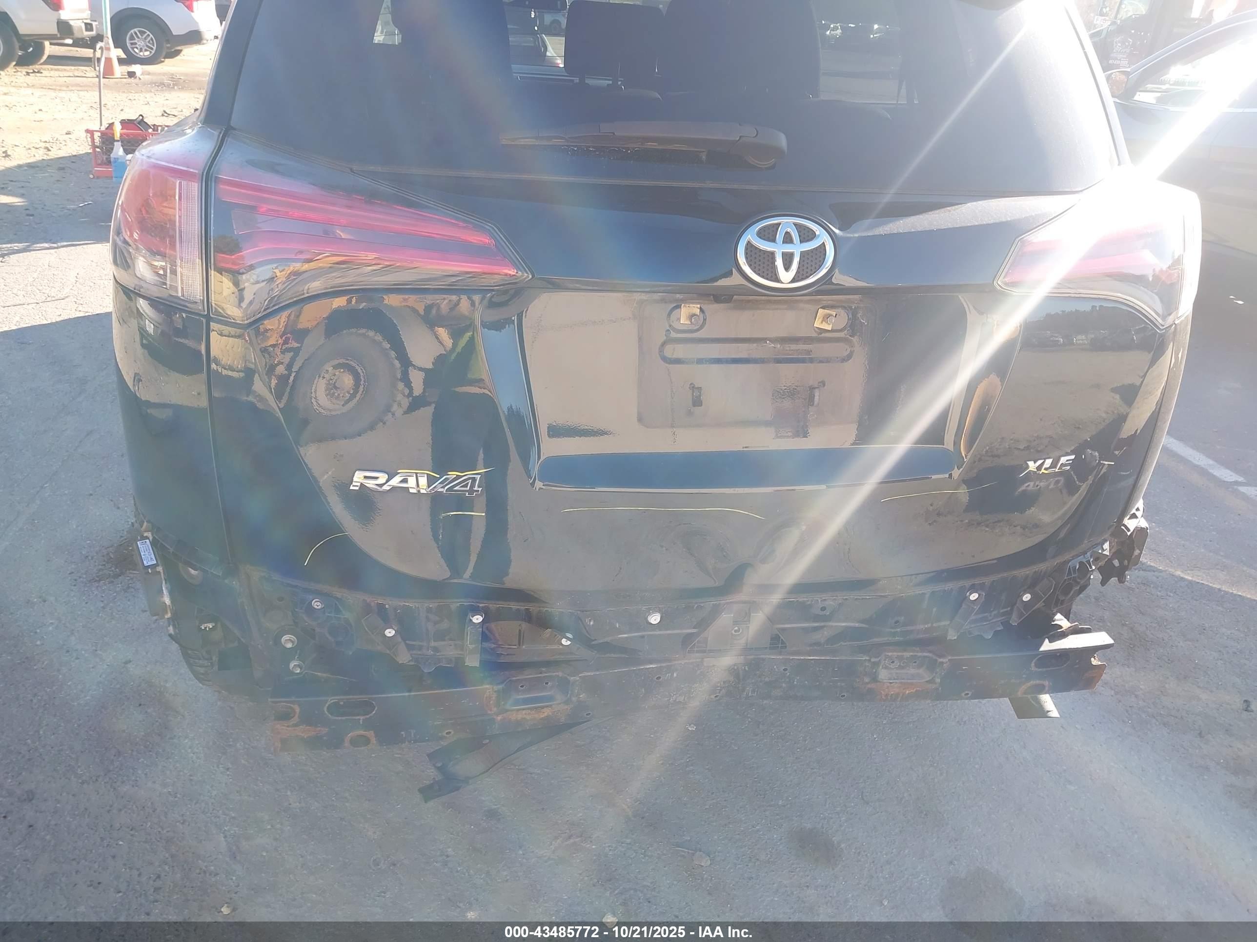 TOYOTA RAV4 image 6