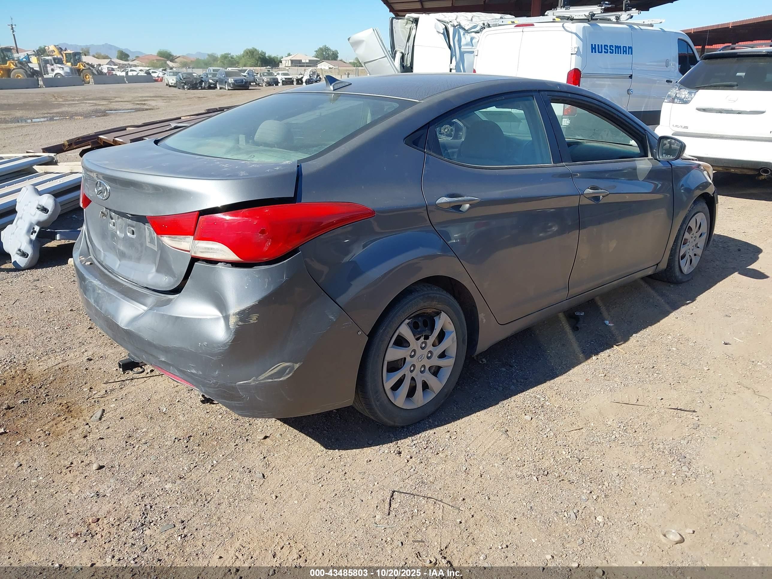 HYUNDAI ELANTRA image 4