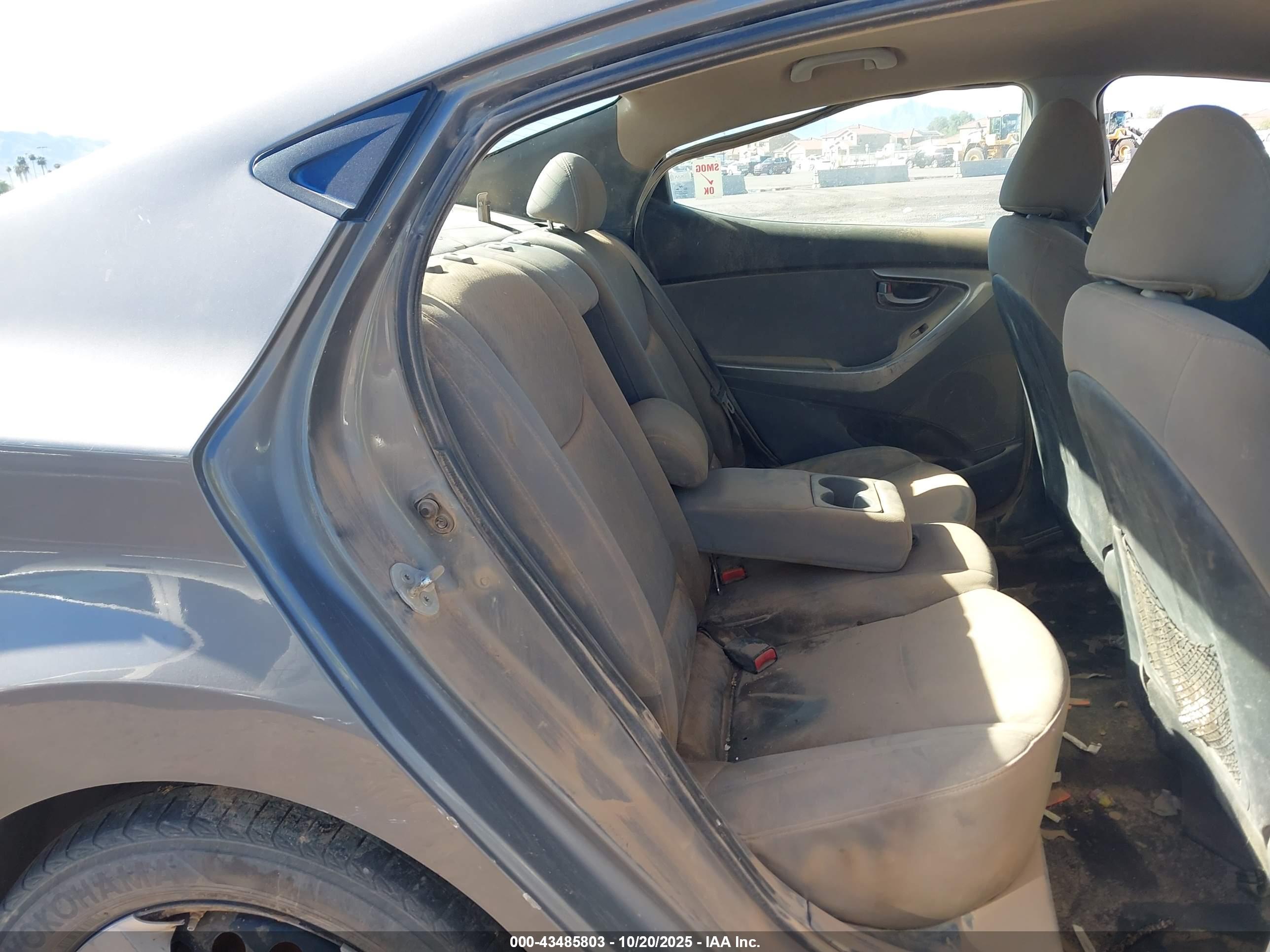 HYUNDAI ELANTRA image 8