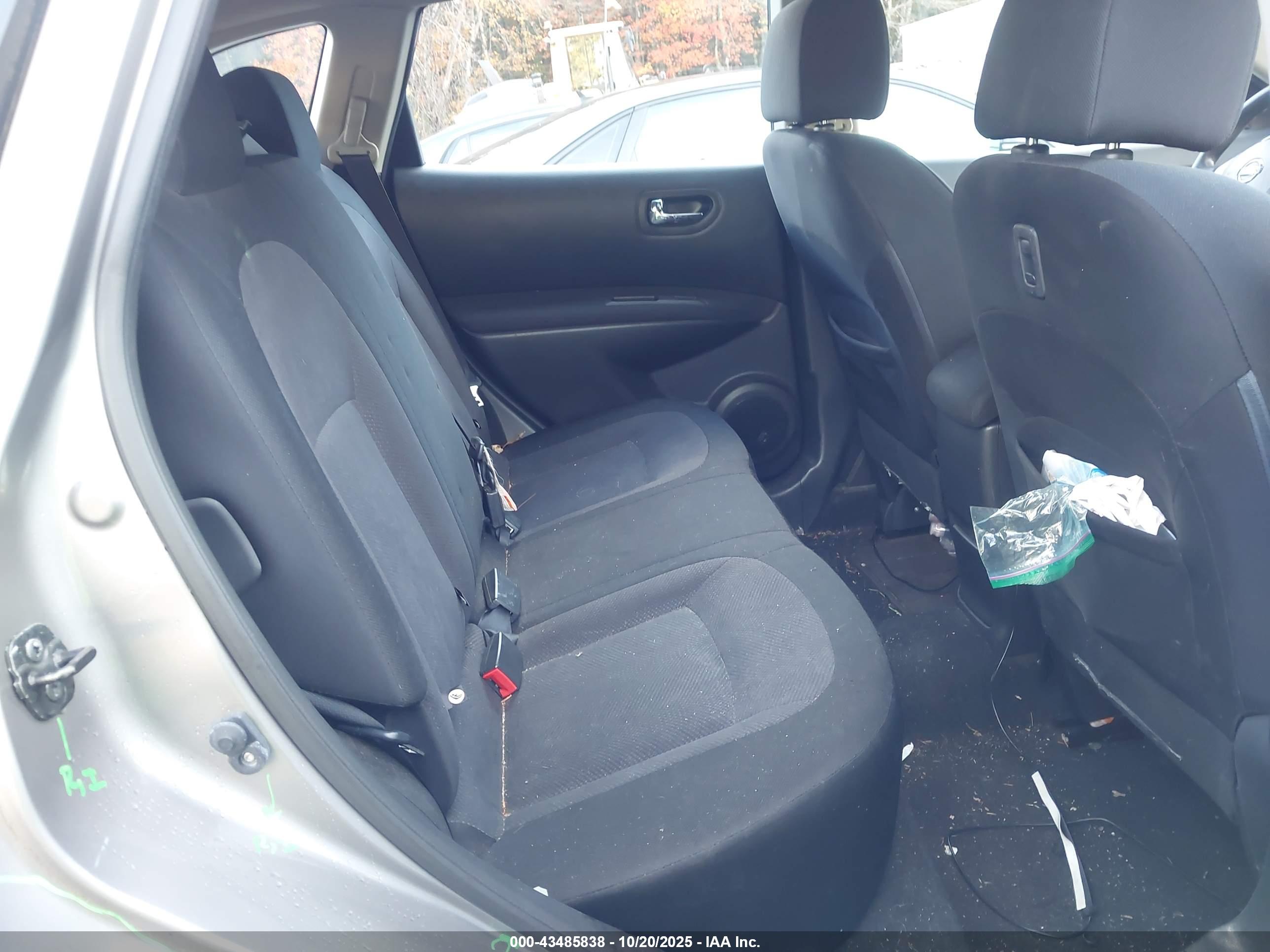 NISSAN ROGUE image 8