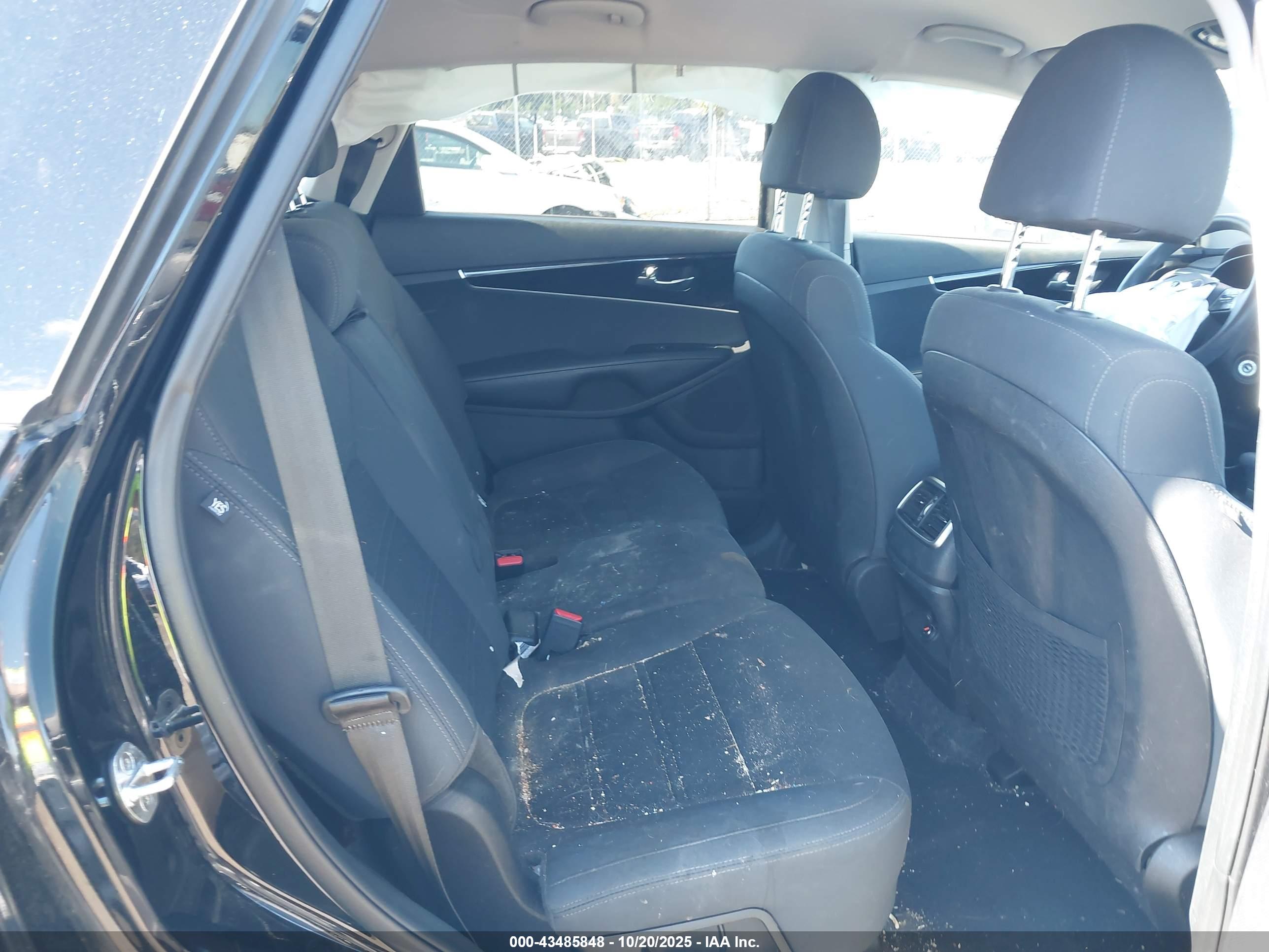 KIA SORENTO image 8