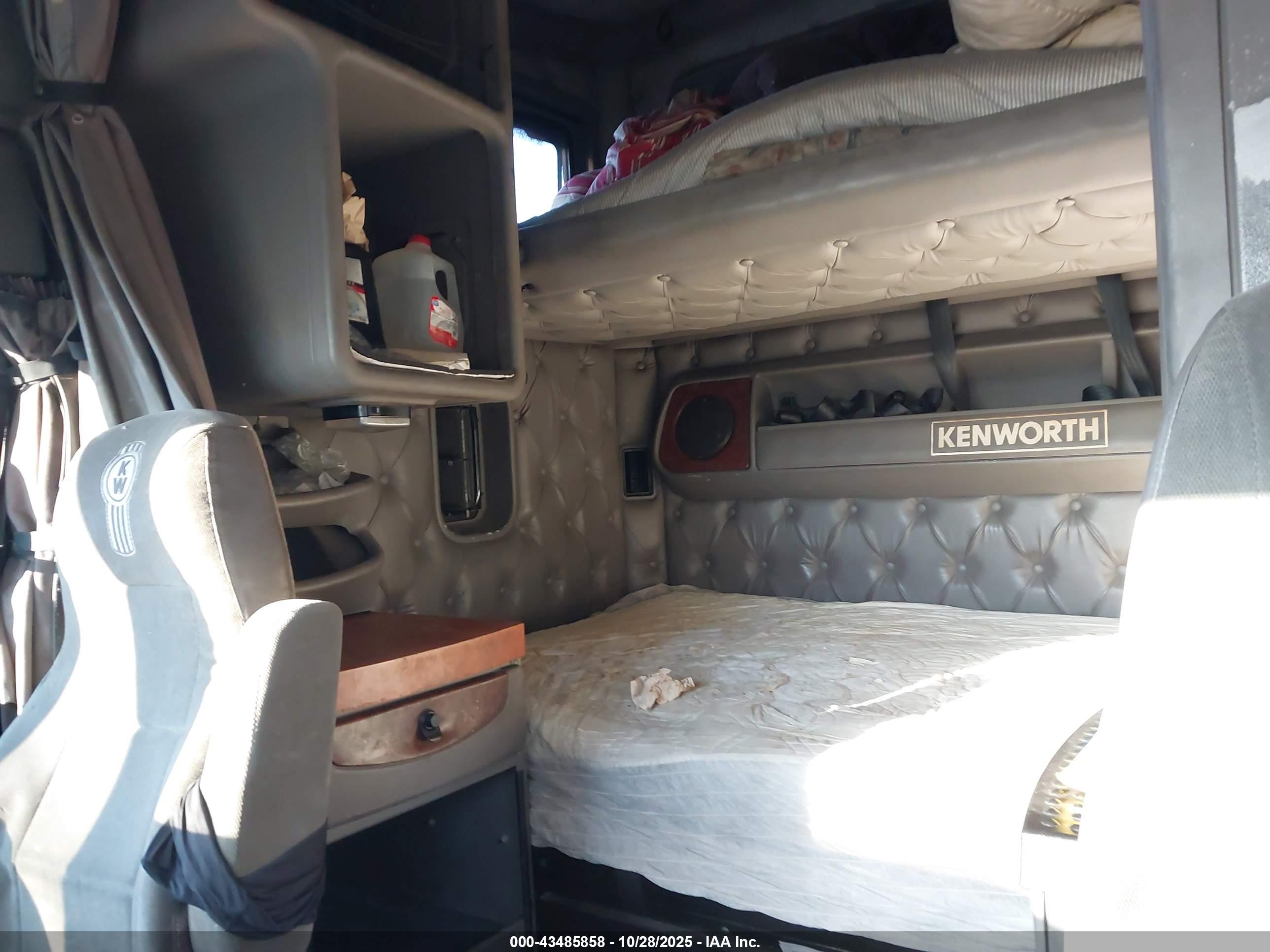 KENWORTH CONSTRUCTION image 7